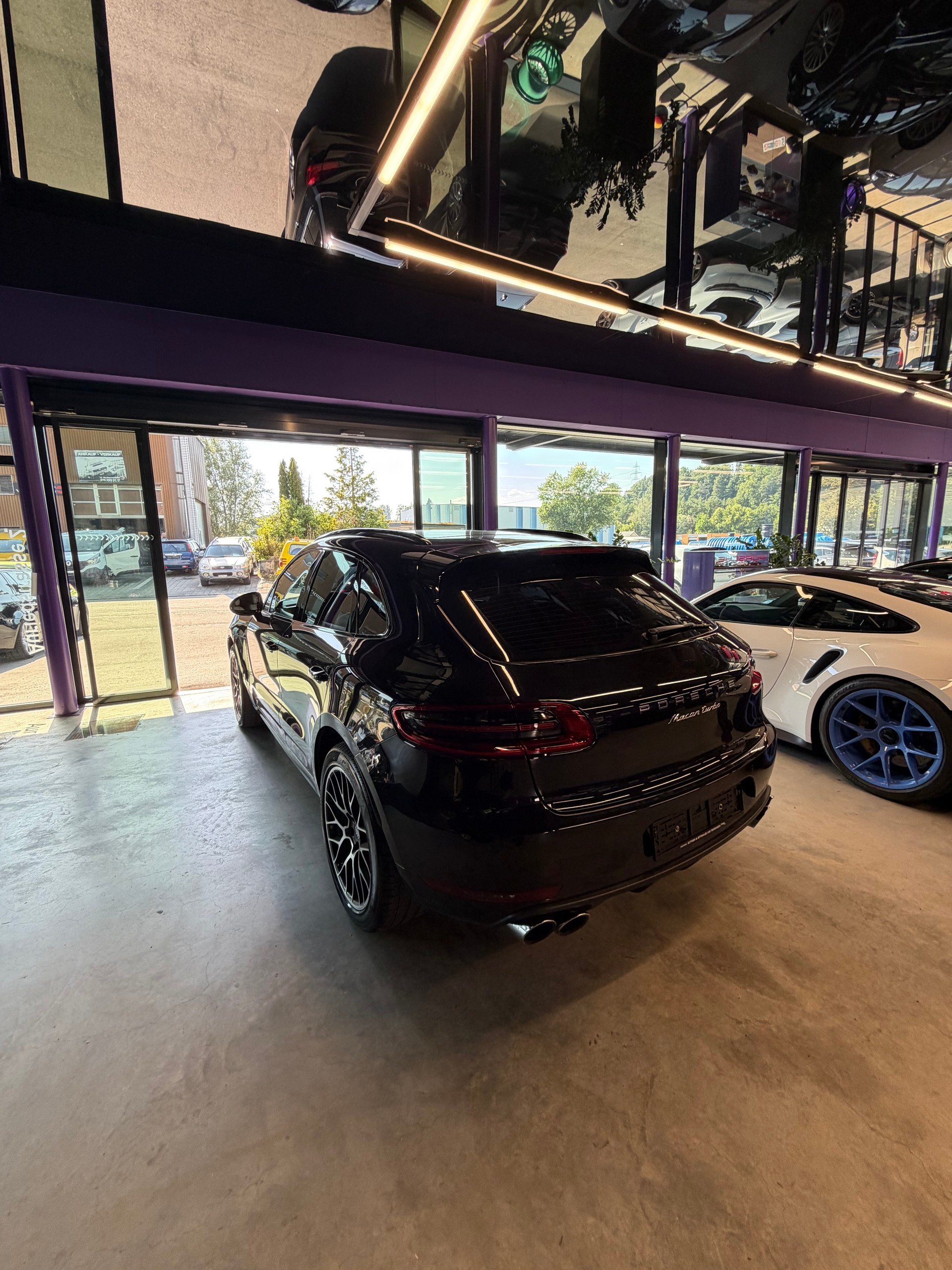 PORSCHE Macan Turbo Performance PDK-image-2