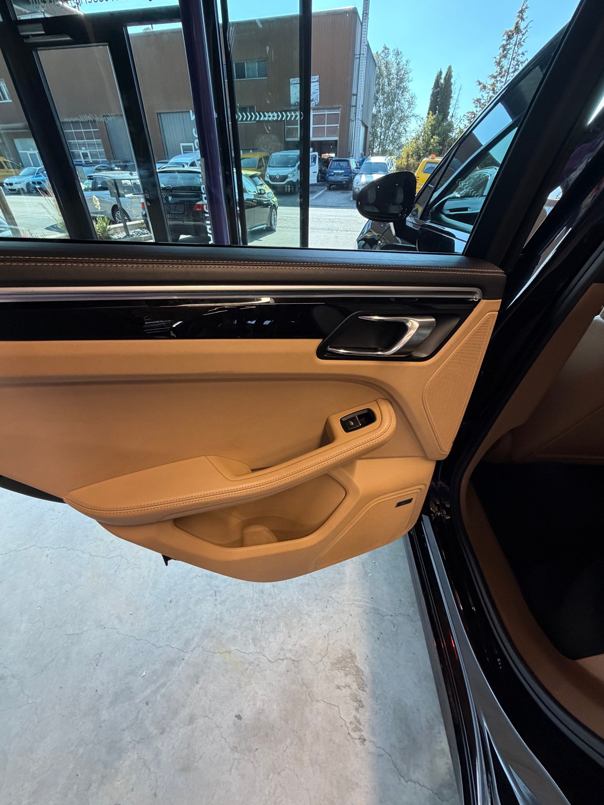 PORSCHE Macan Turbo Performance PDK-image-3