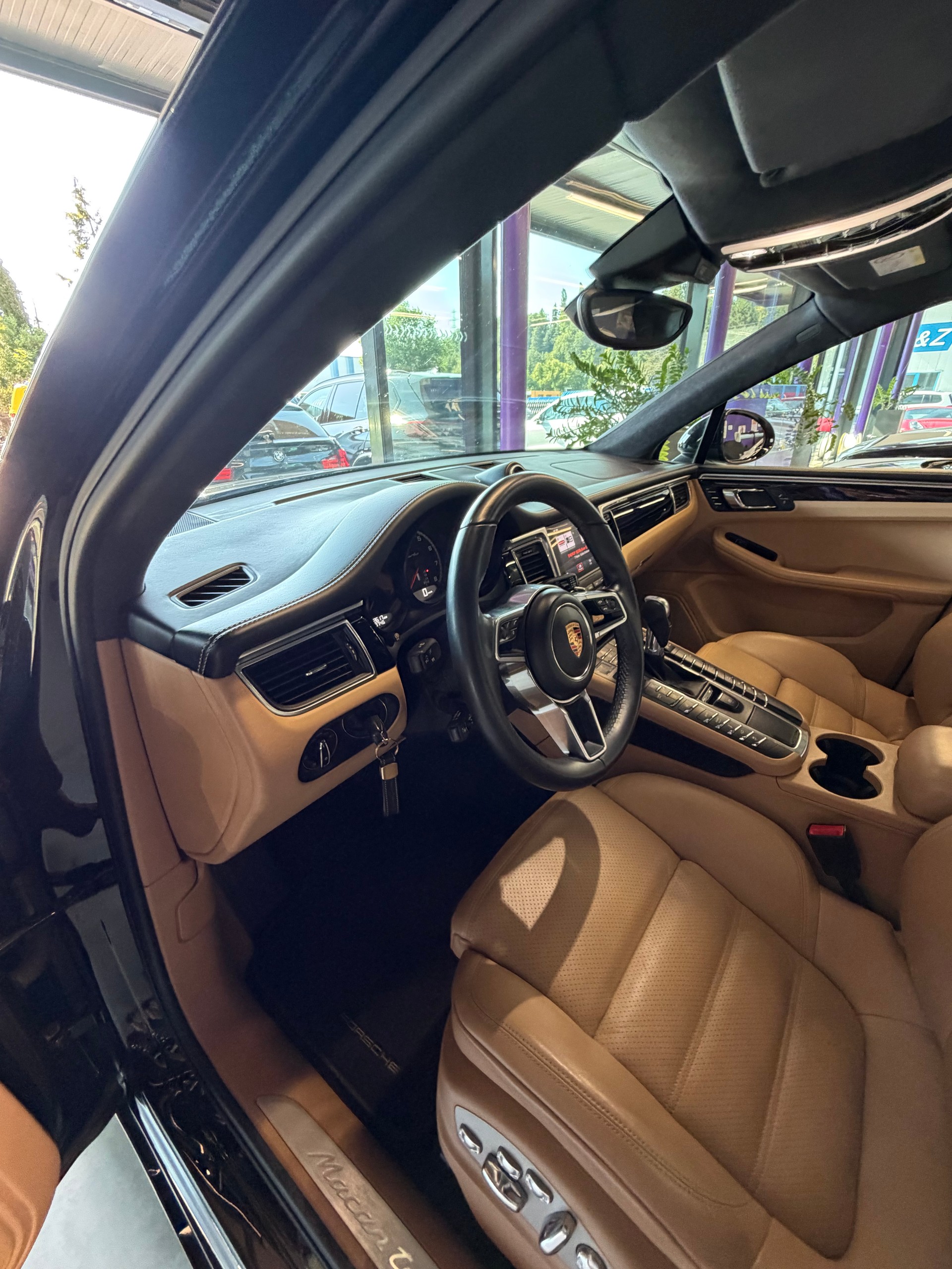 PORSCHE Macan Turbo Performance PDK-image-12