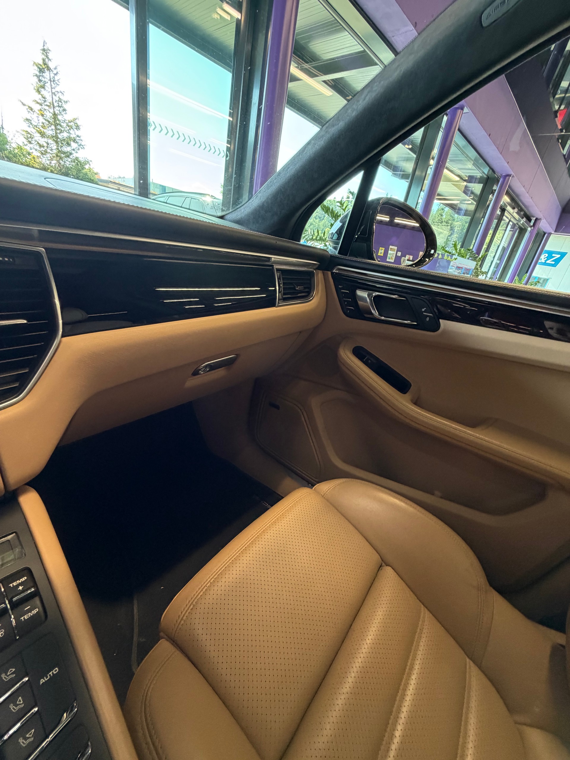 PORSCHE Macan Turbo Performance PDK-image-16