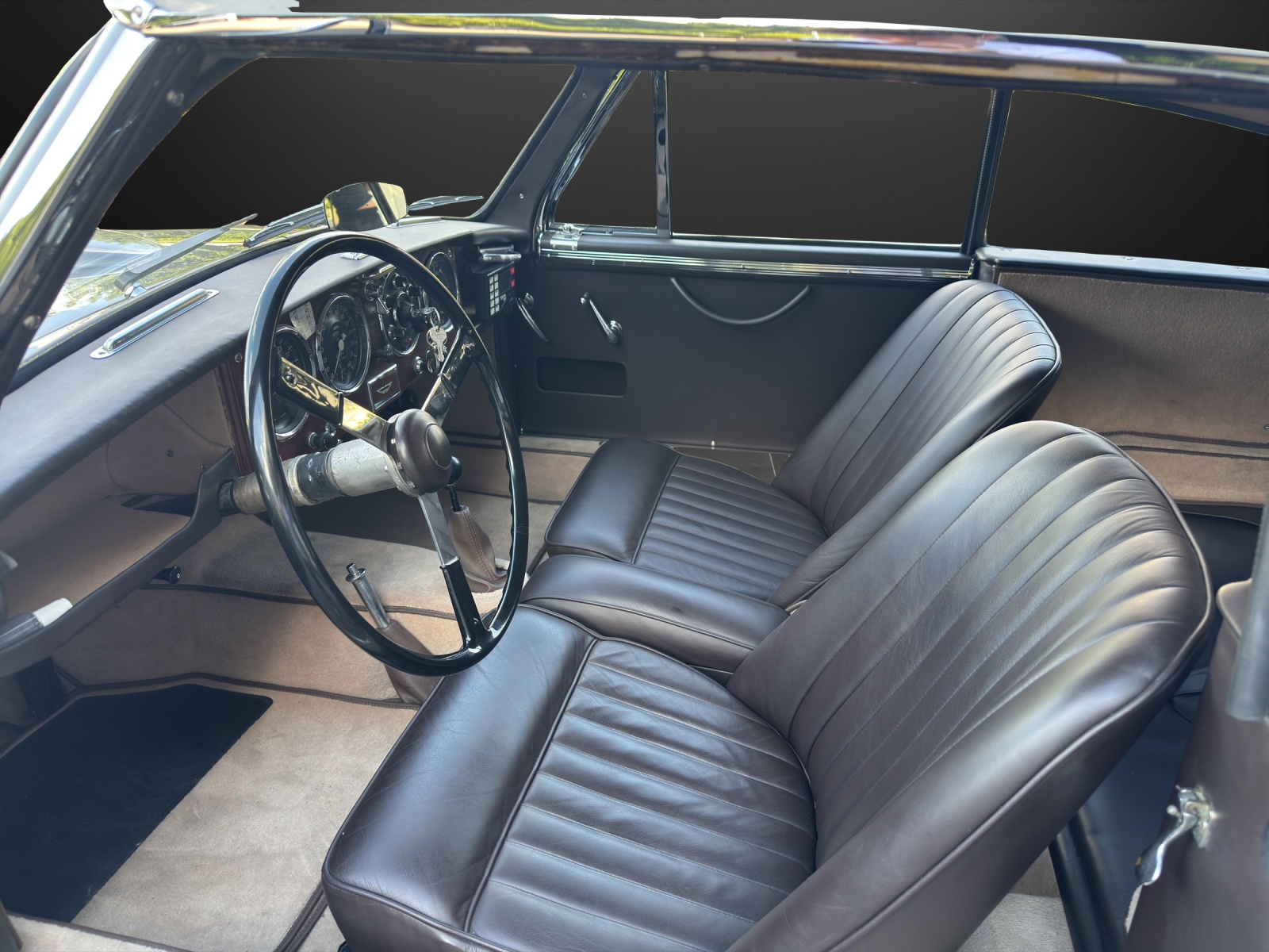 ASTON MARTIN DB 2/4 Mark II Coupé-image-7