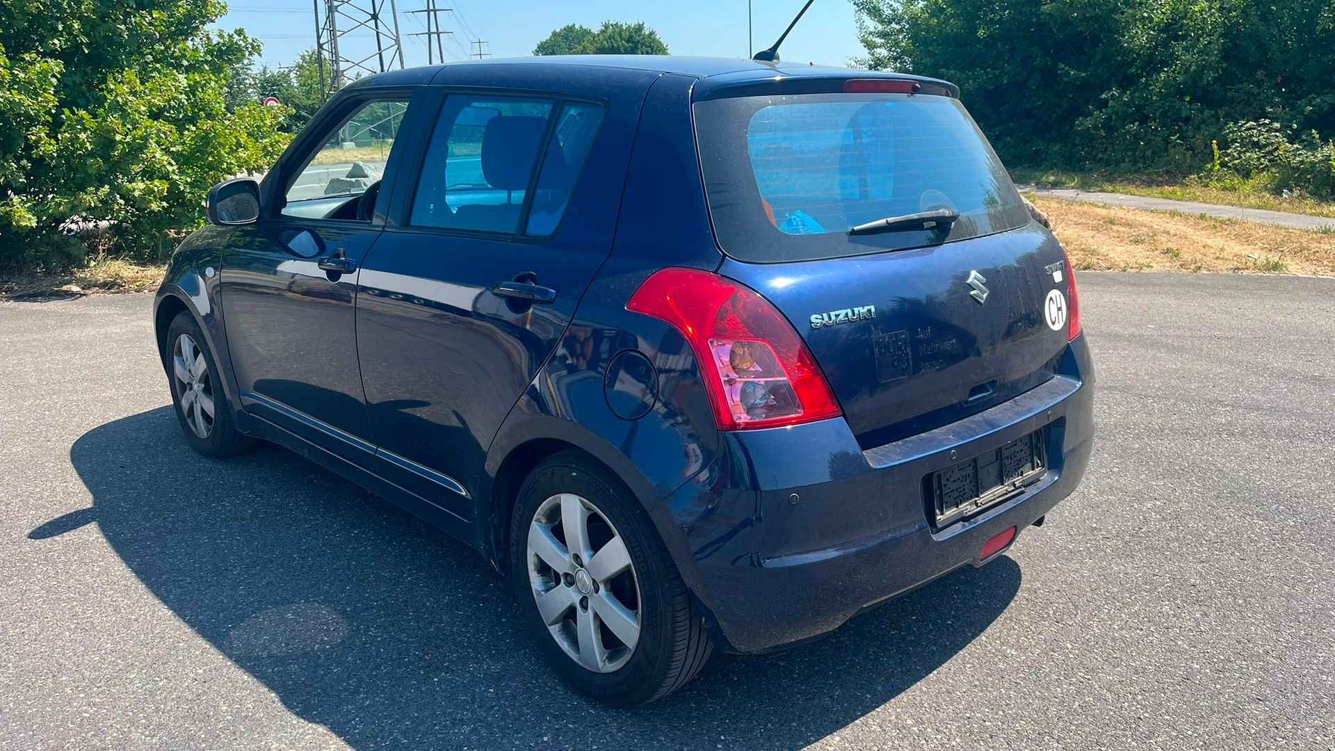 SUZUKI Swift 1.3i 16V GL-image-2