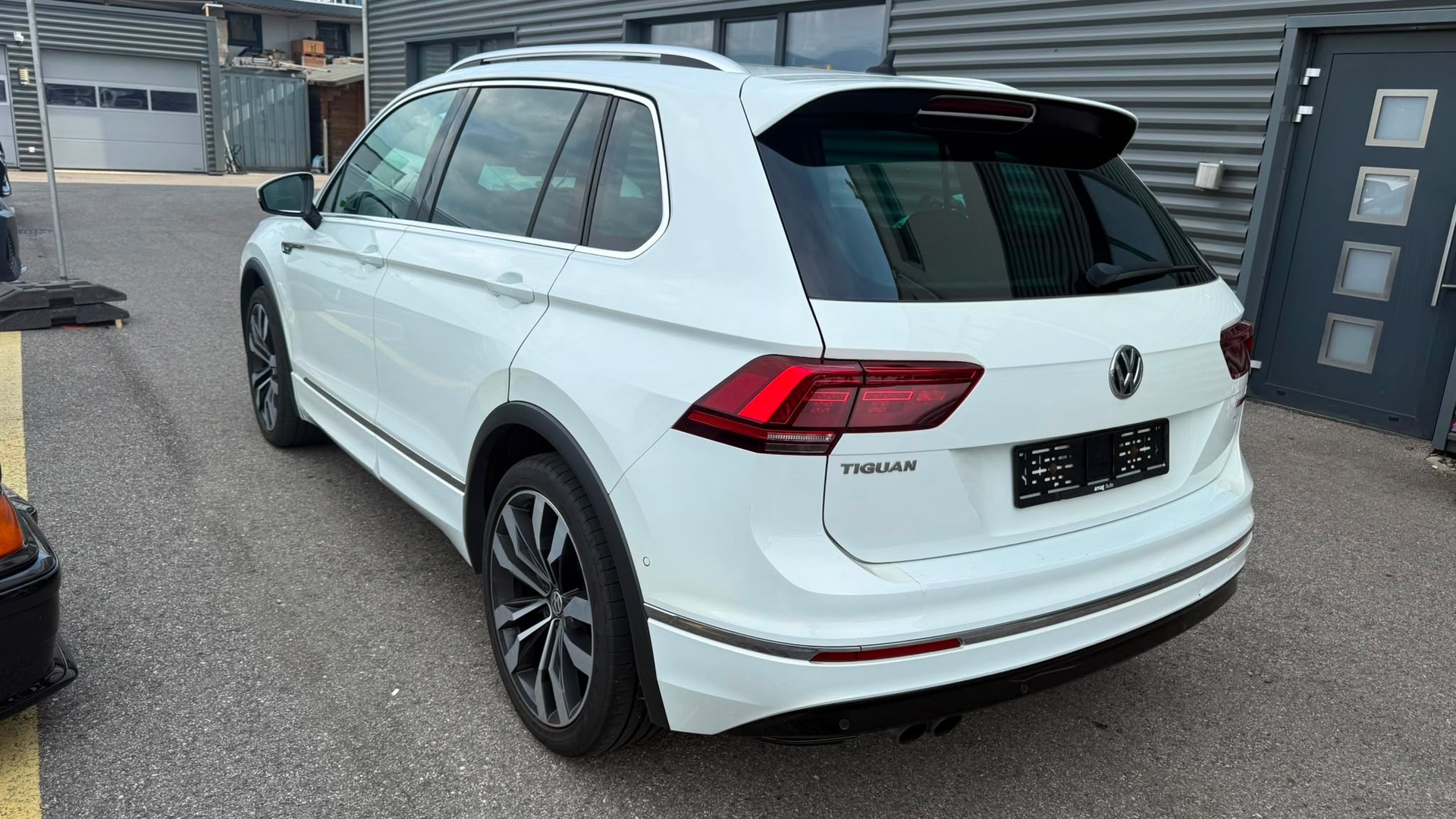 VW Tiguan 2.0TSI Highline 4Motion DSG-image-5