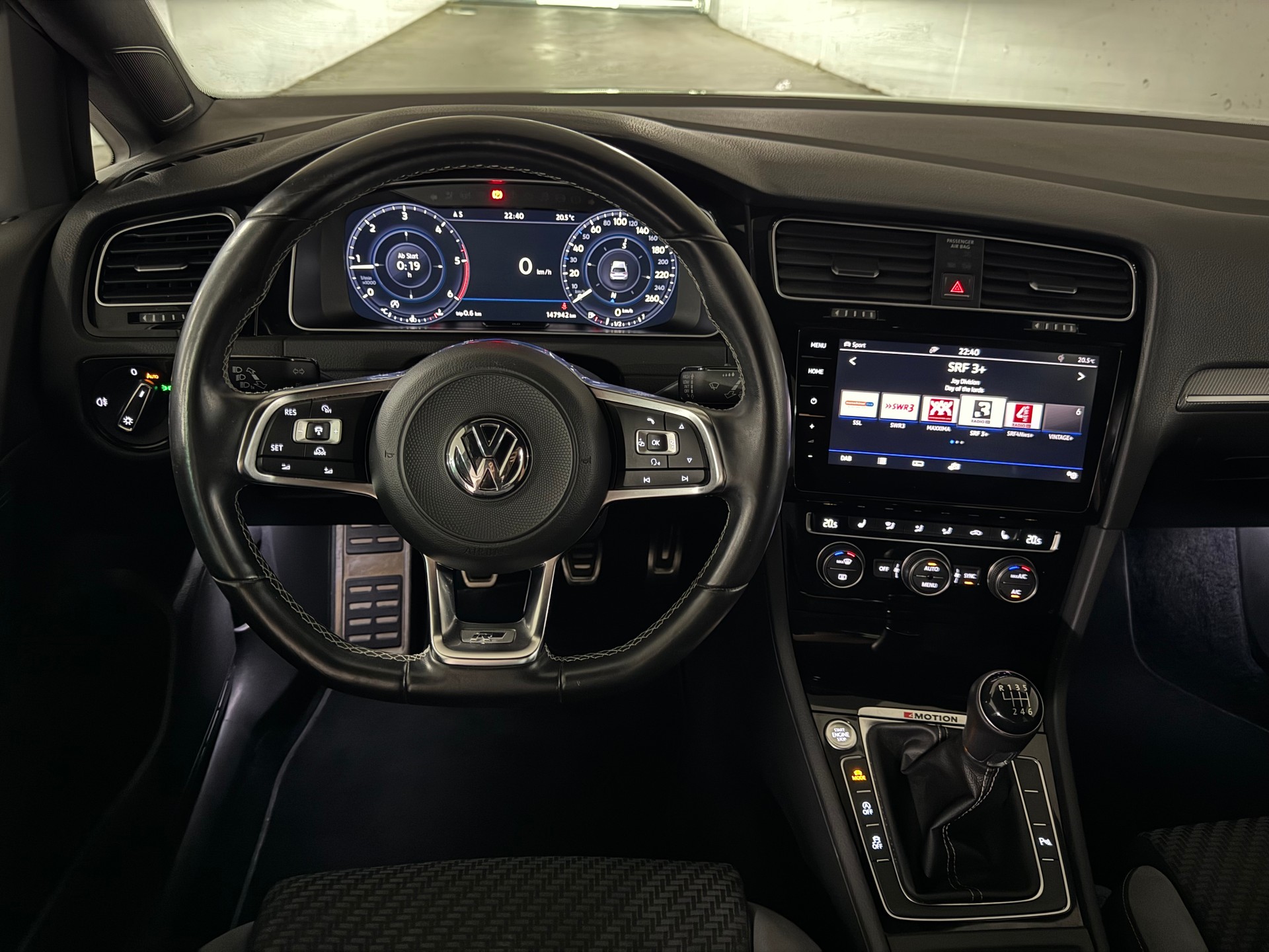 VW Golf 2.0 TDI R-Line 4Motion Facelift-image-11