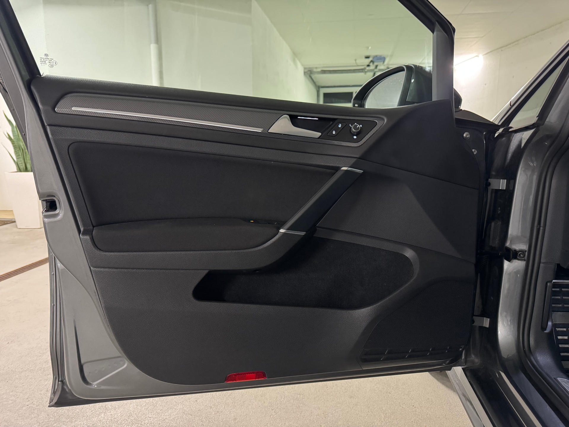 VW Golf 2.0 TDI R-Line 4Motion Facelift-image-15