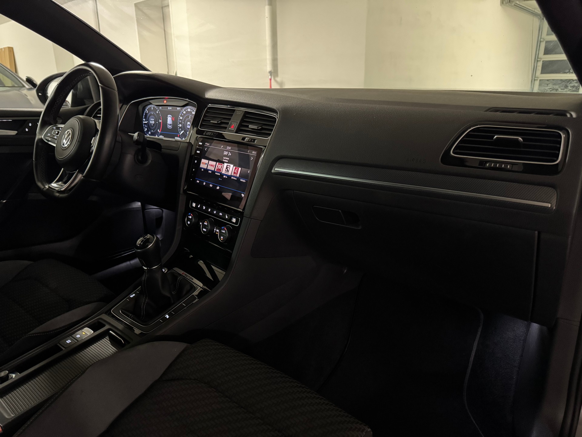 VW Golf 2.0 TDI R-Line 4Motion Facelift-image-12