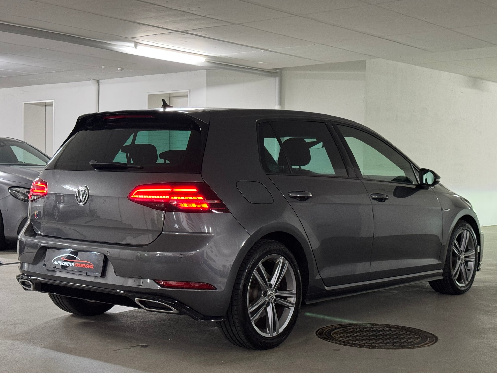 VW Golf 2.0 TDI R-Line 4Motion Facelift-image-6