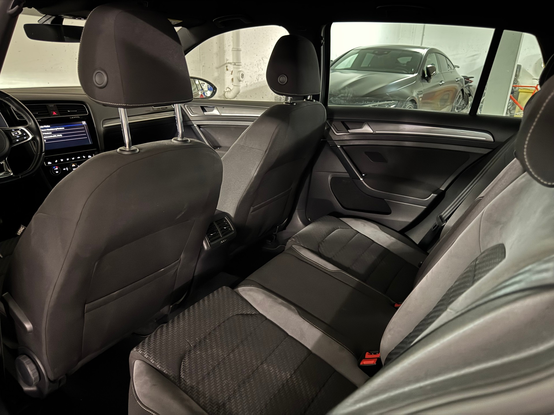 VW Golf 2.0 TDI R-Line 4Motion Facelift-image-13