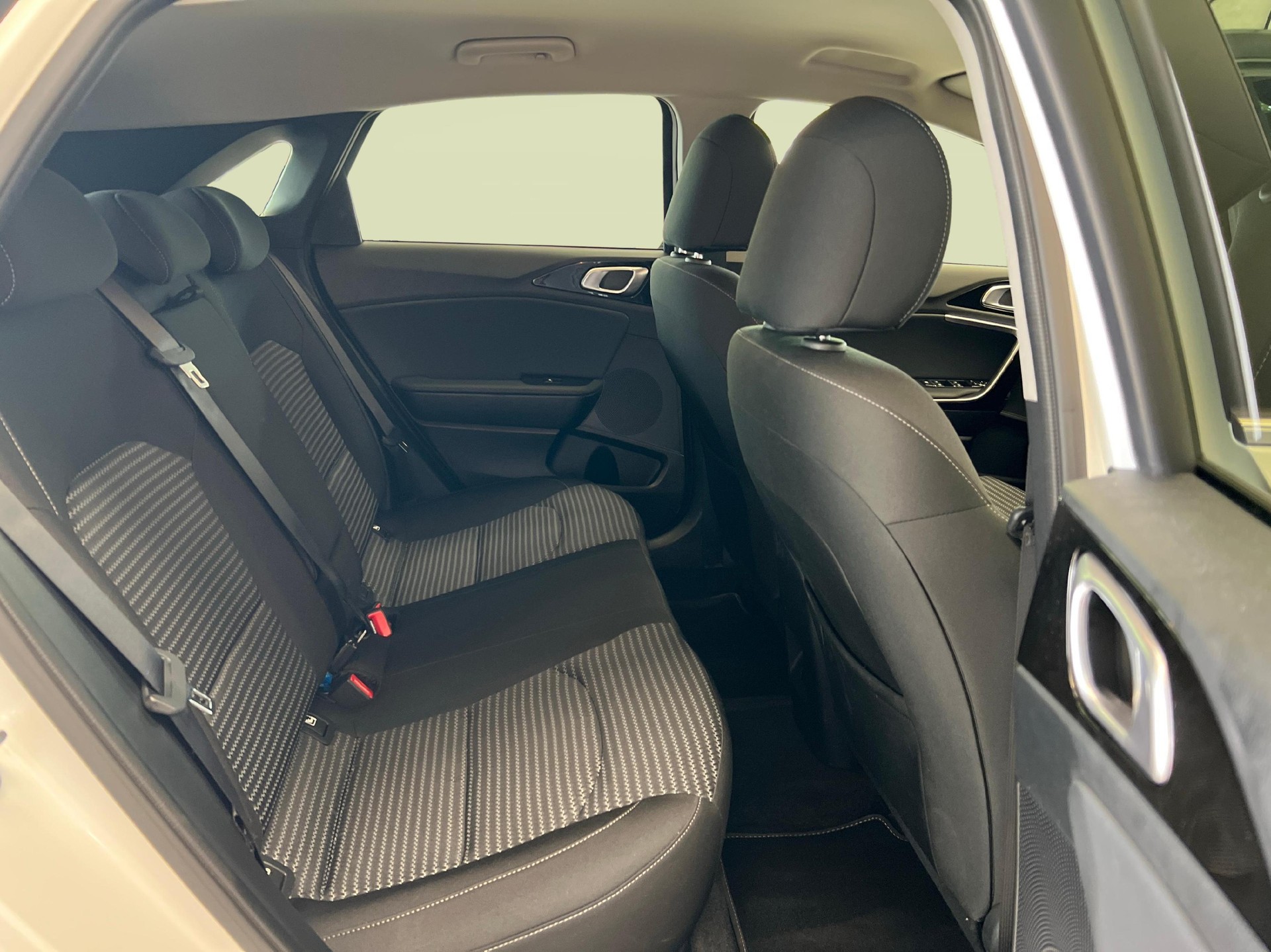 KIA Ceed 1.5 T-GDi MHEV Power-image-10