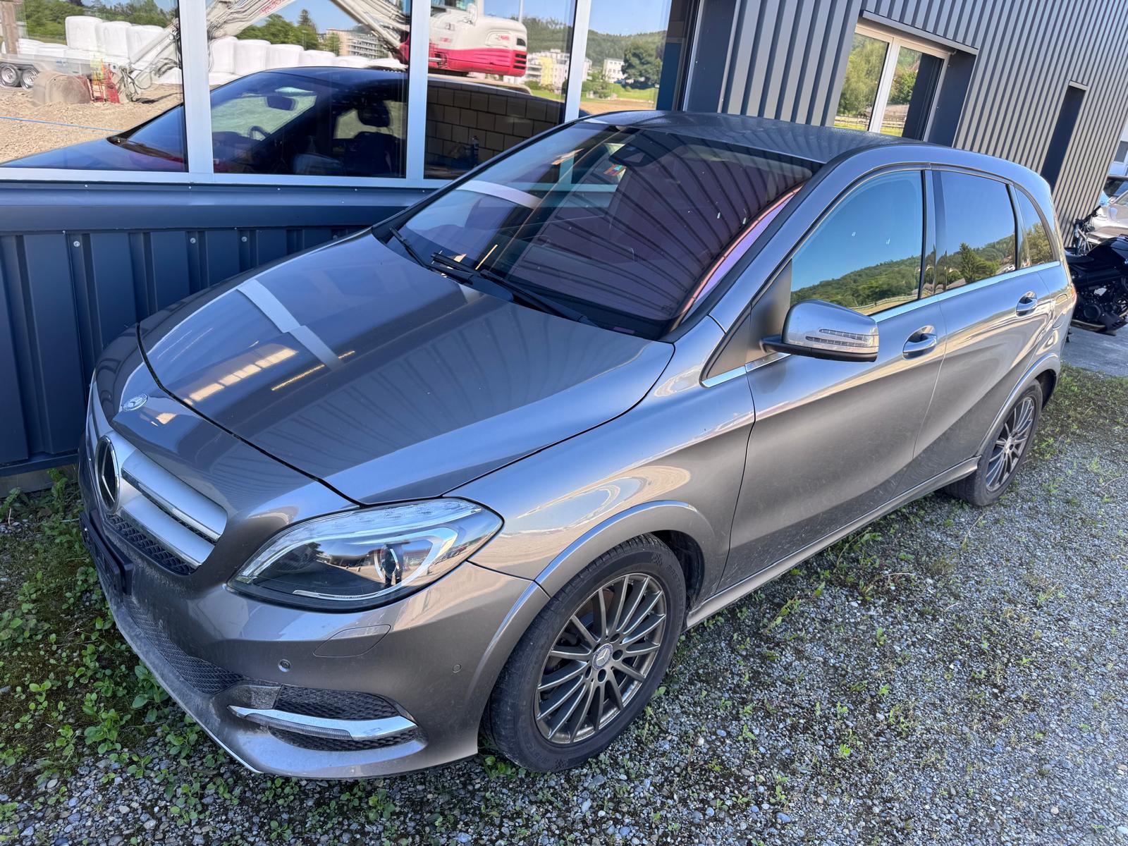 MERCEDES-BENZ B Electric Drive-image-1