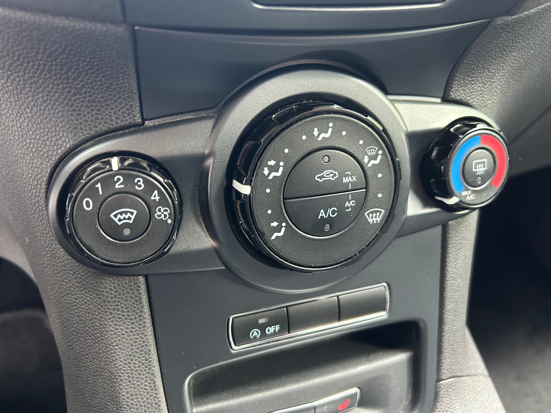 FORD Fiesta 1.0 SCTi Trend-image-8