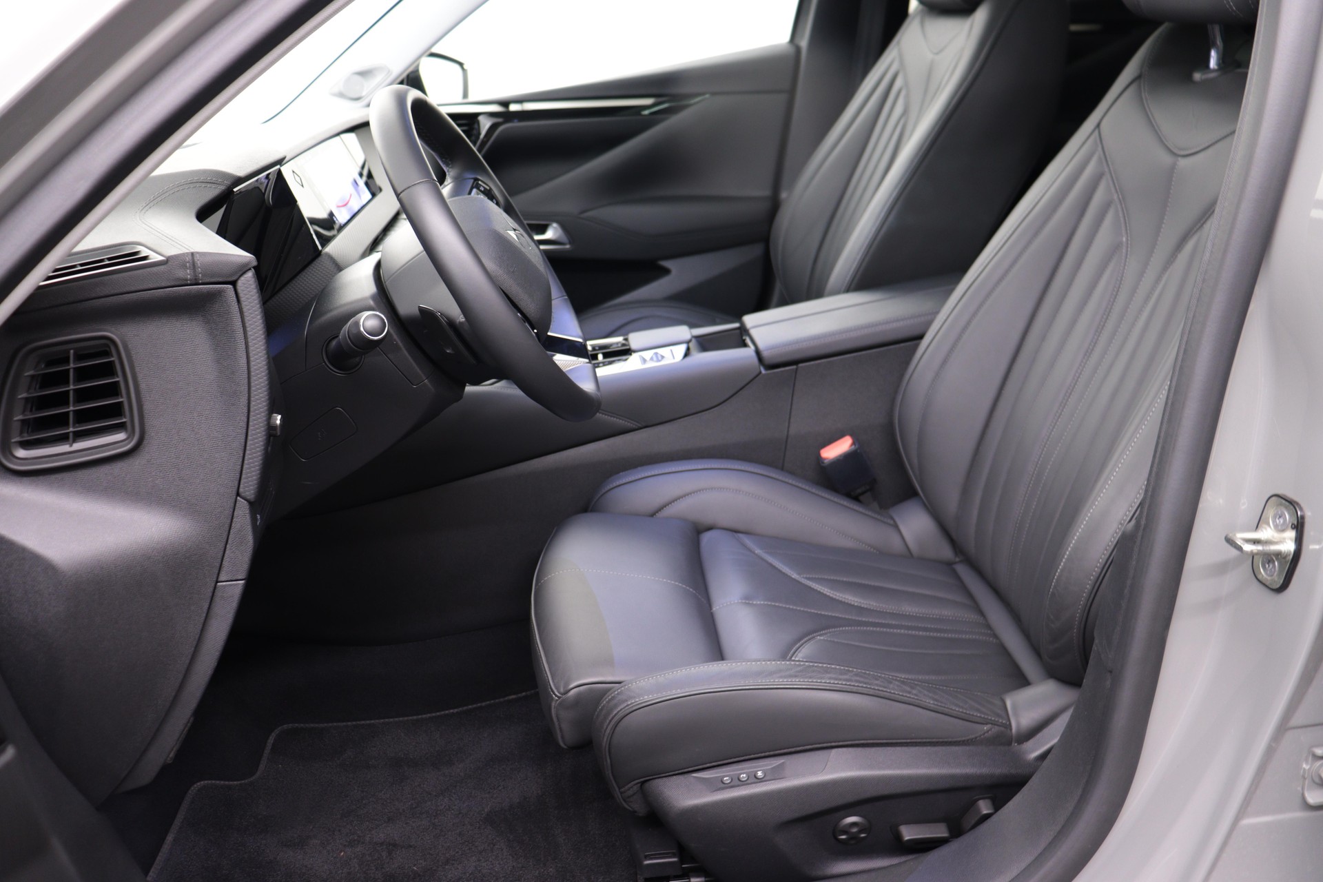 DS AUTOMOBILES 4 1.6 PureTech Rivoli-image-2