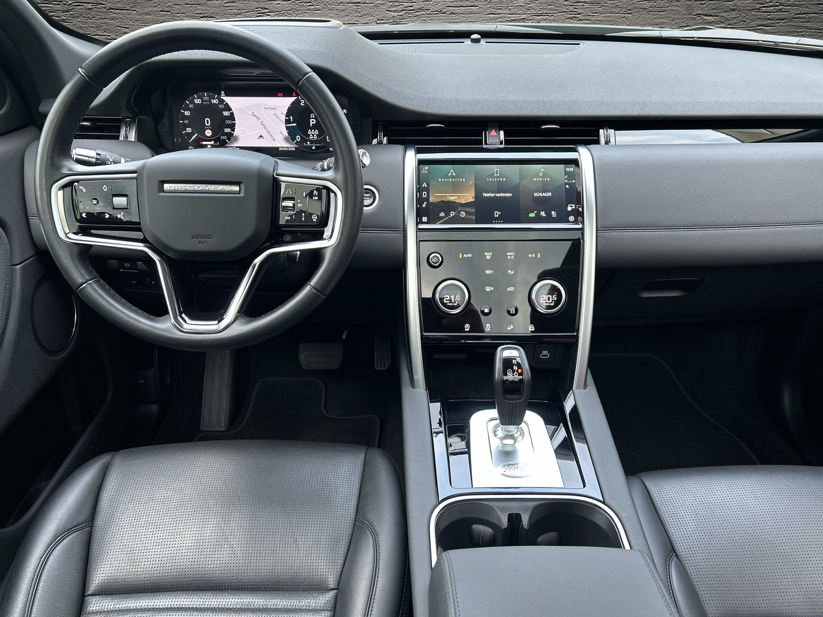 LAND ROVER Discovery Sport R Dyn D200 2.0D TD4 MHEV HSE AT9-Panoramadach-AHK-7-Sitzplätze-image-7