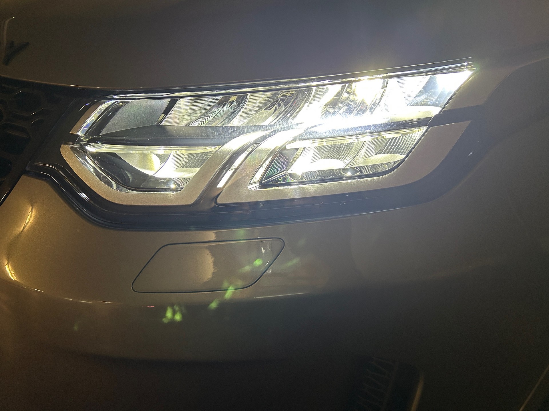 LAND ROVER Discovery Sport R Dyn D200 2.0D TD4 MHEV HSE AT9-Panoramadach-AHK-7-Sitzplätze-image-27