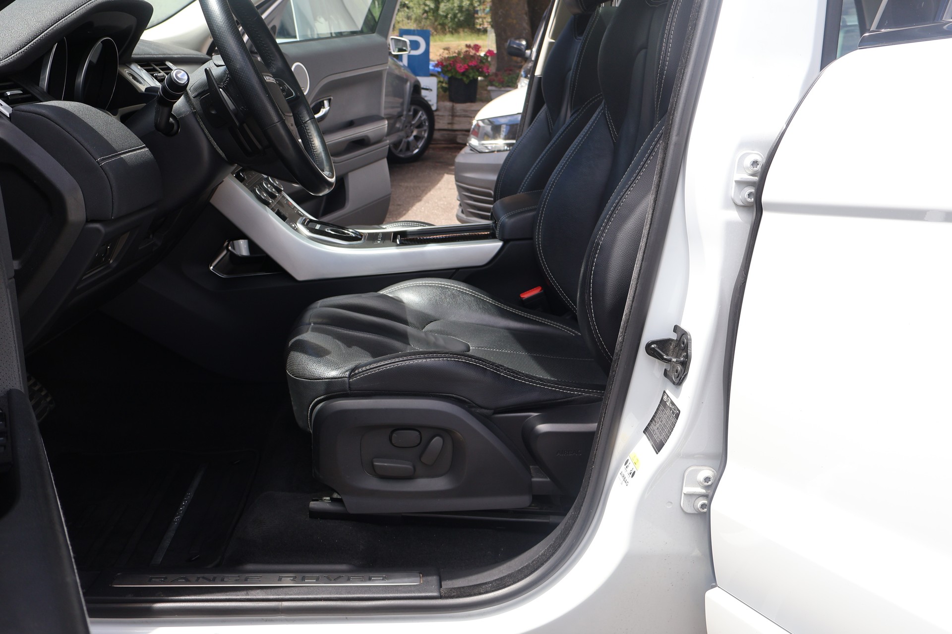 LAND ROVER Range Rover Evoque 2.2 SD4 Dynamic AT6-image-7