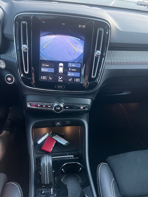 VOLVO XC40 T4 AWD R-Design Geartronic-image-5