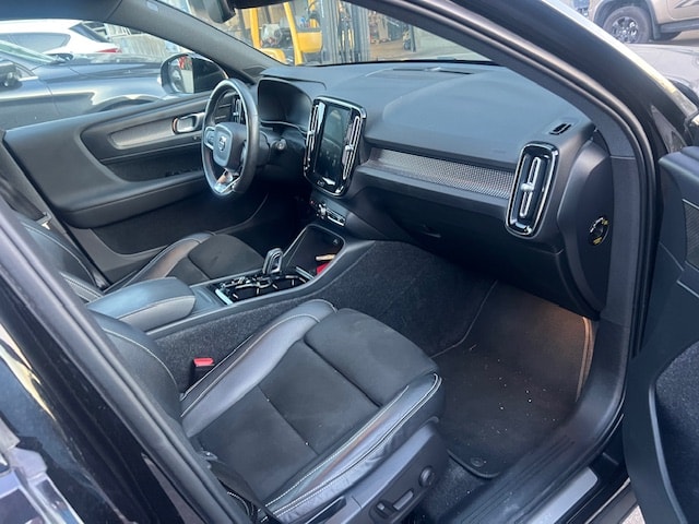 VOLVO XC40 T4 AWD R-Design Geartronic-image-4