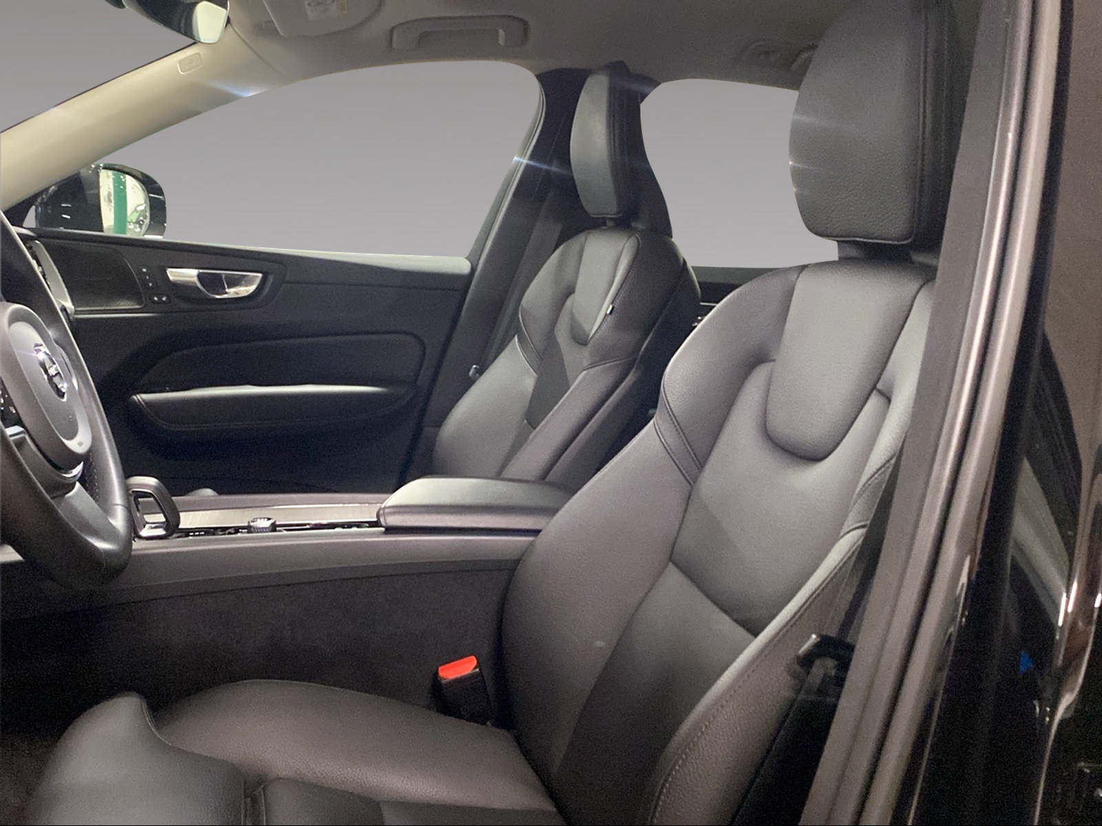 VOLVO XC60 2.0 B4 MH Plus Bright AWD-image-6