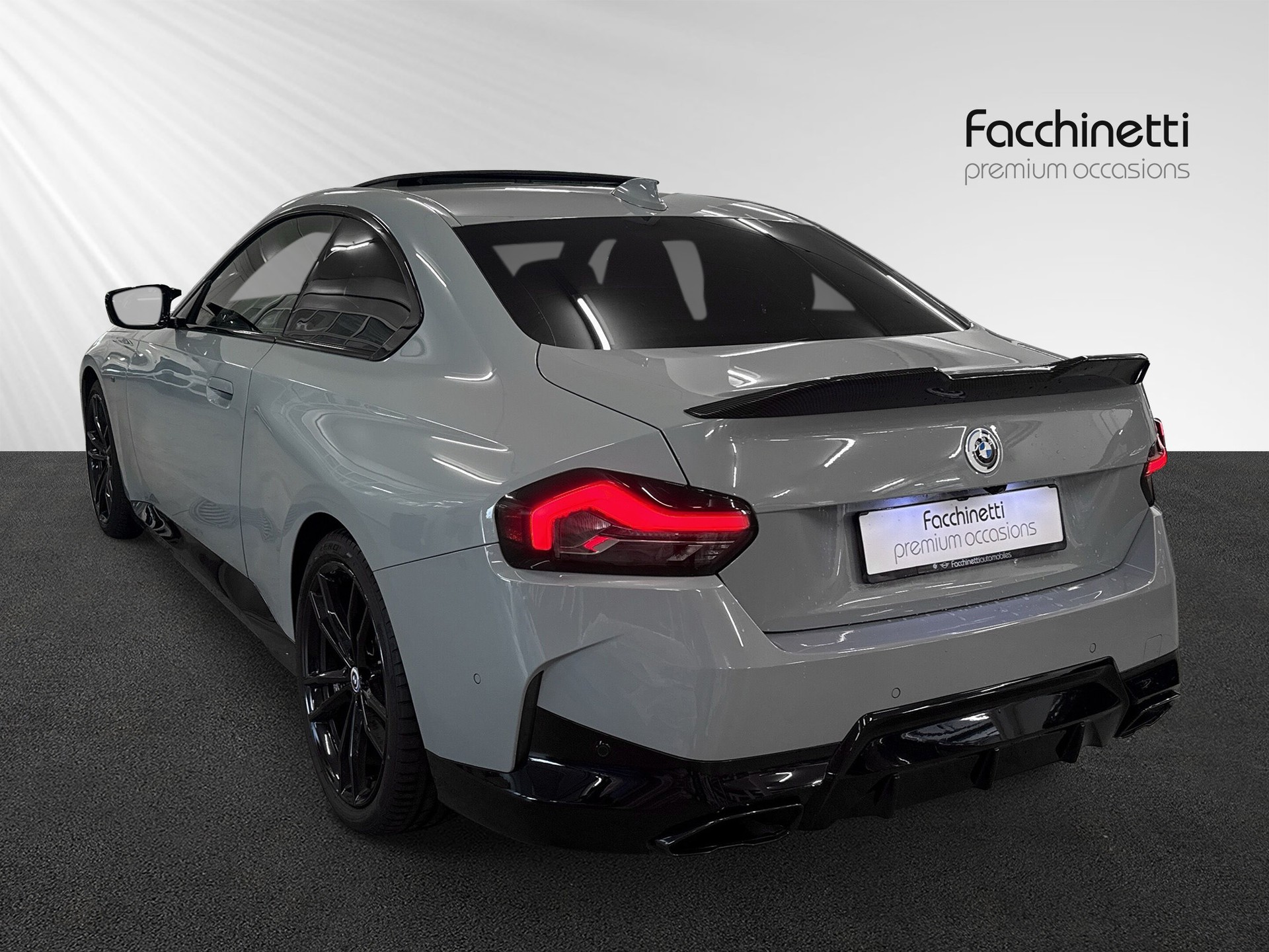 BMW M240i xDrive Steptronic-image-2