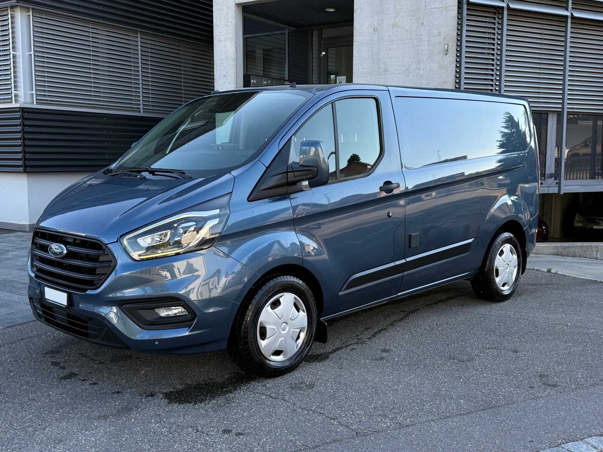 FORD Transit Custom Van 280 L1H1 Limited A-image-0