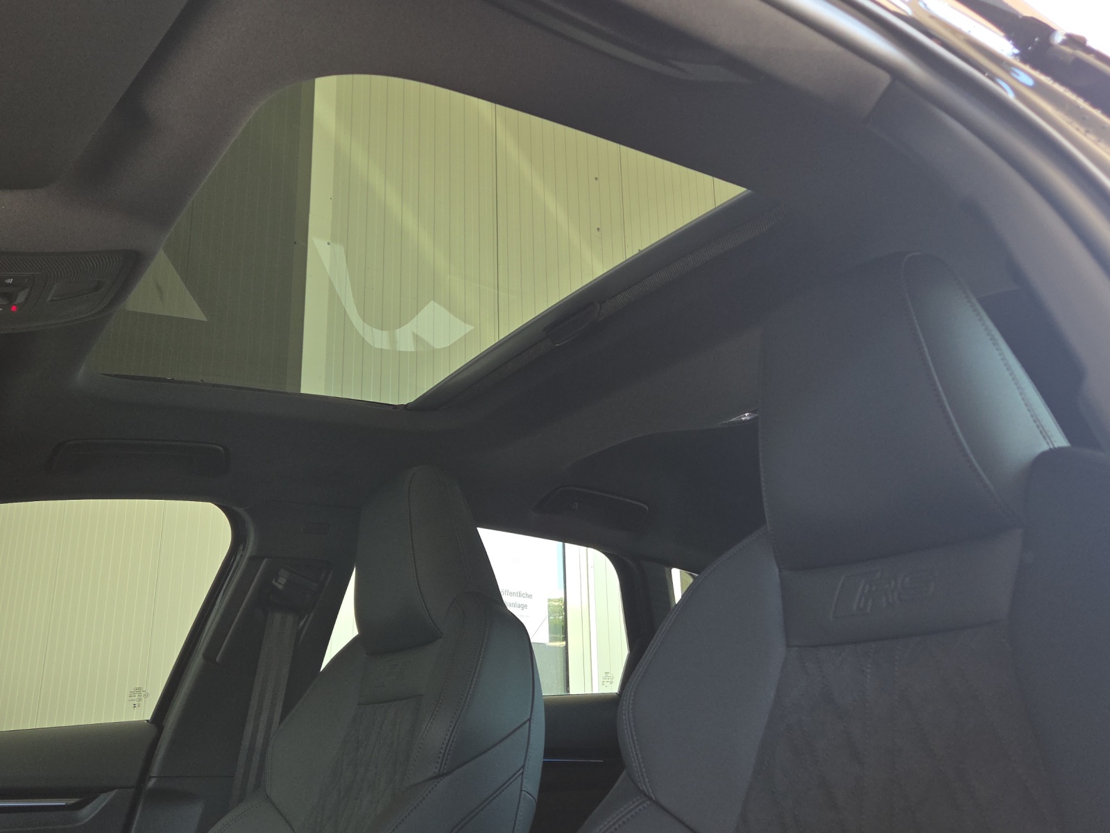AUDI RS3 Sportback 2.5 TSI quattro S-tronic-image-10