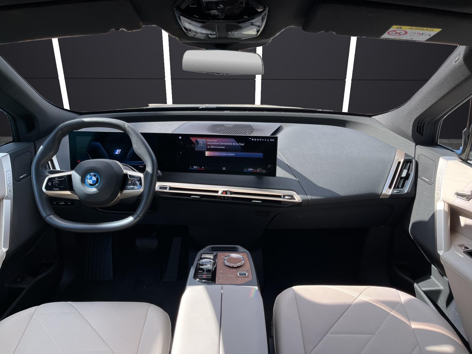 BMW iX xDrive50-image-11