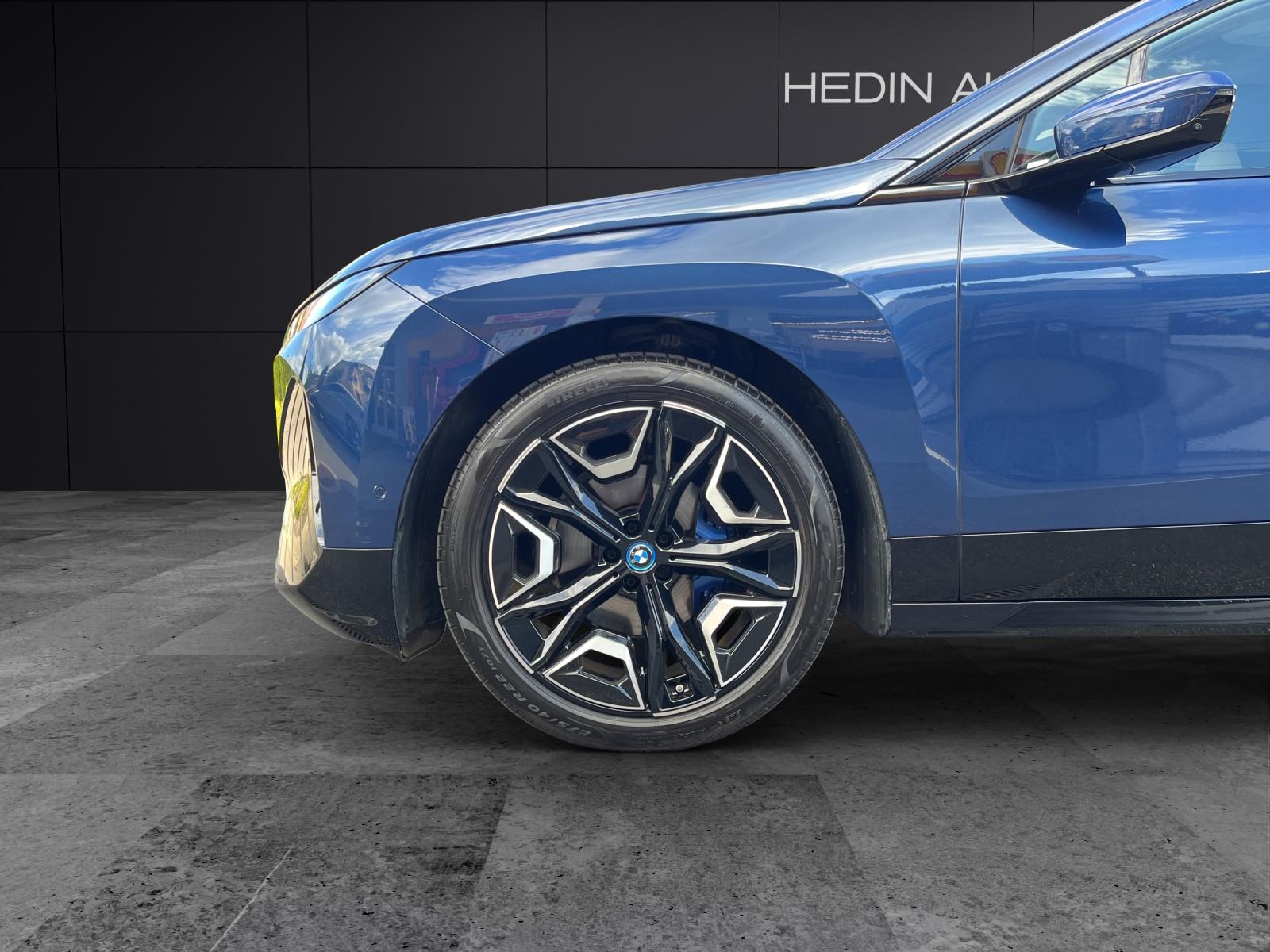 BMW iX xDrive50-image-4