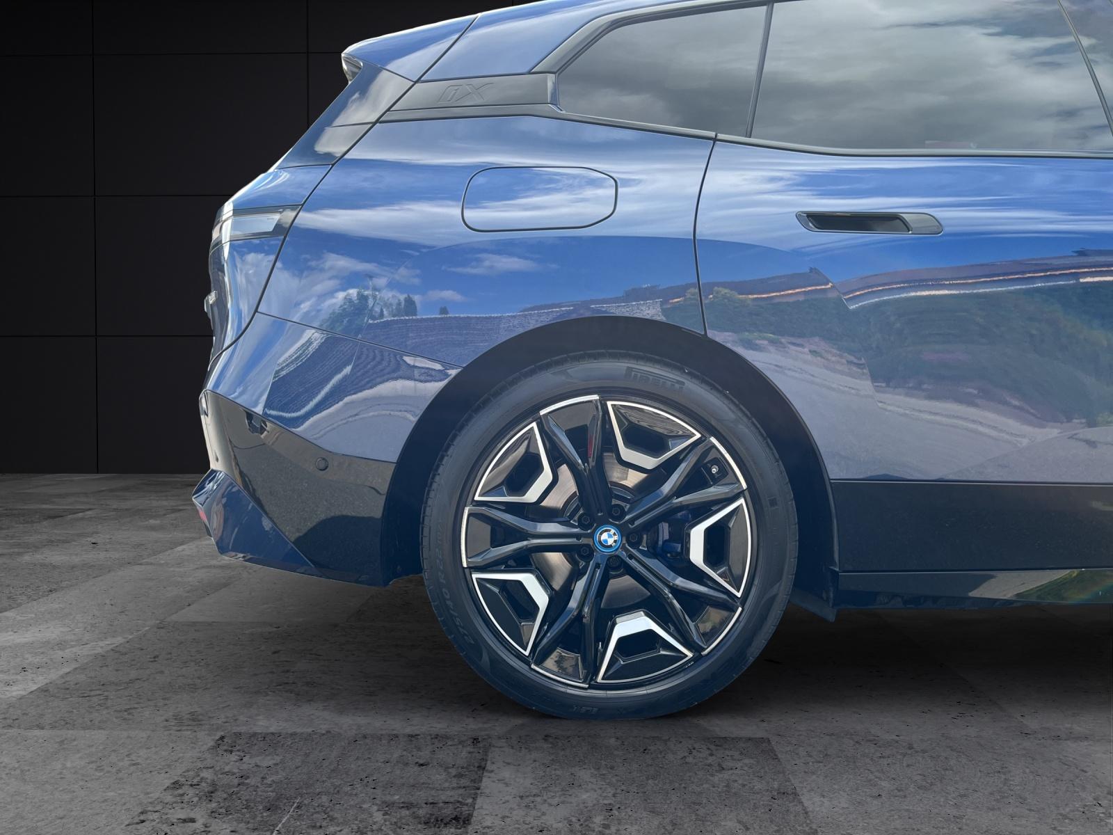 BMW iX xDrive50-image-19