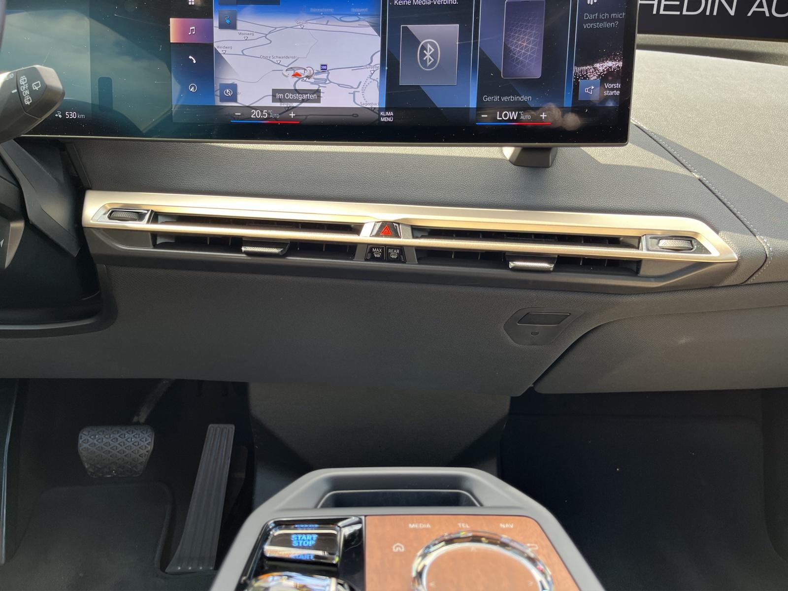 BMW iX xDrive50-image-12