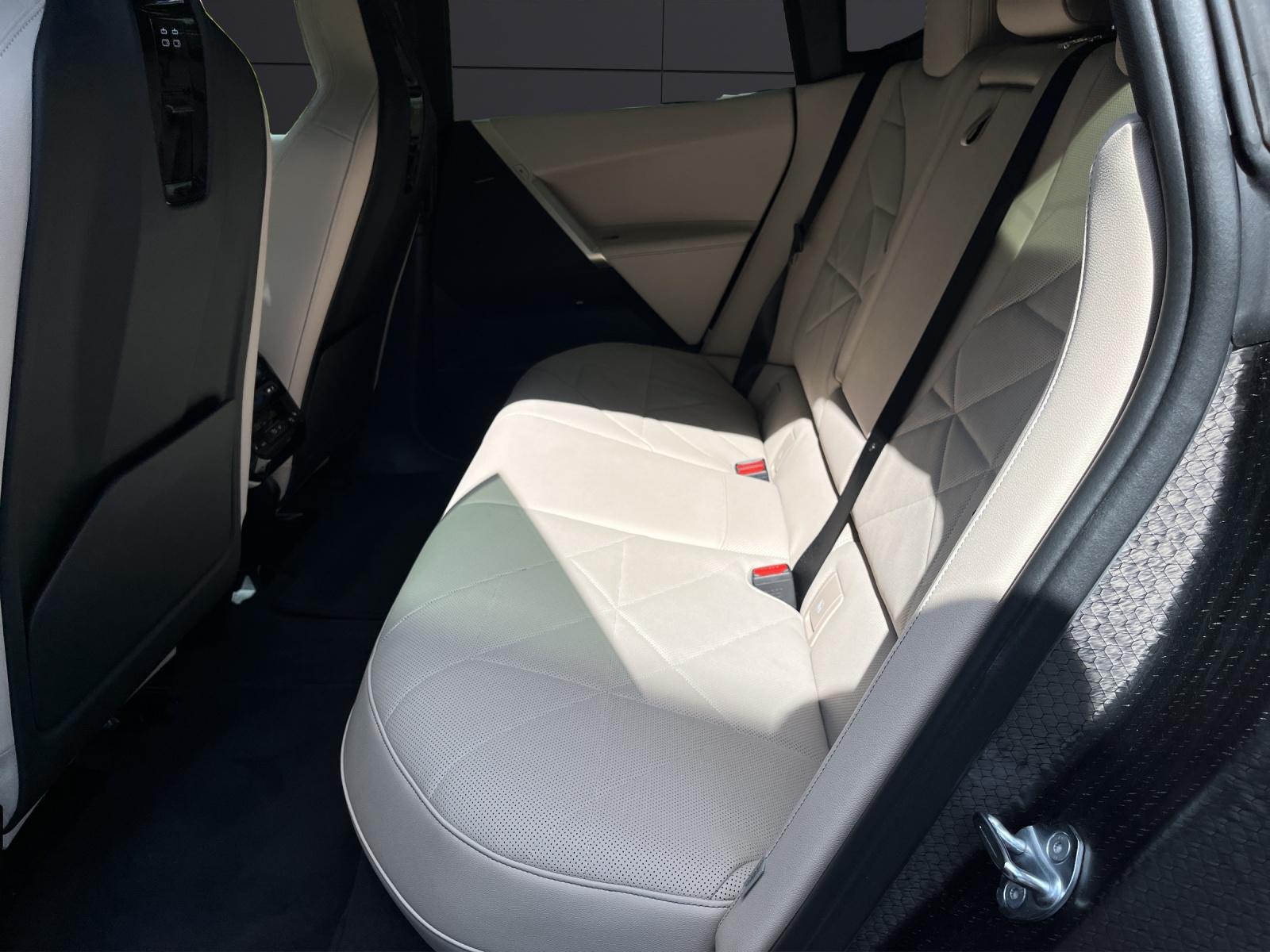 BMW iX xDrive50-image-13