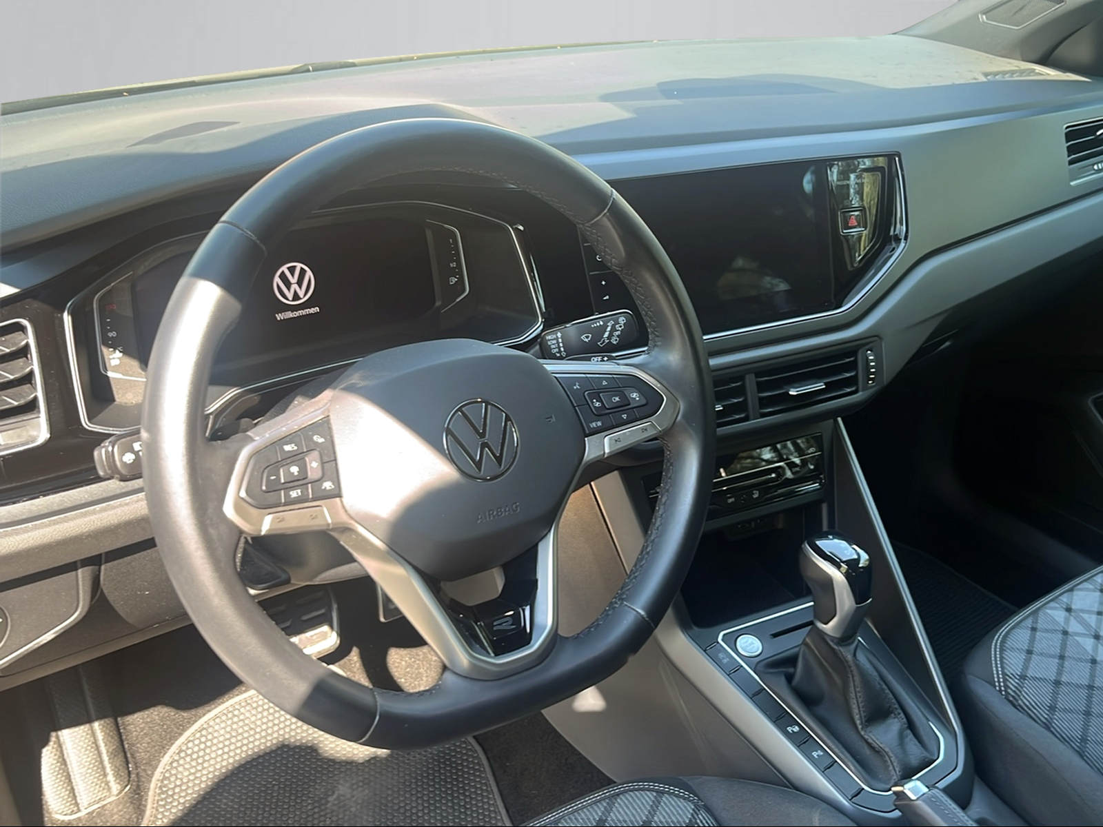 VW Taigo 1.0 TSI R-Line DSG-image-9