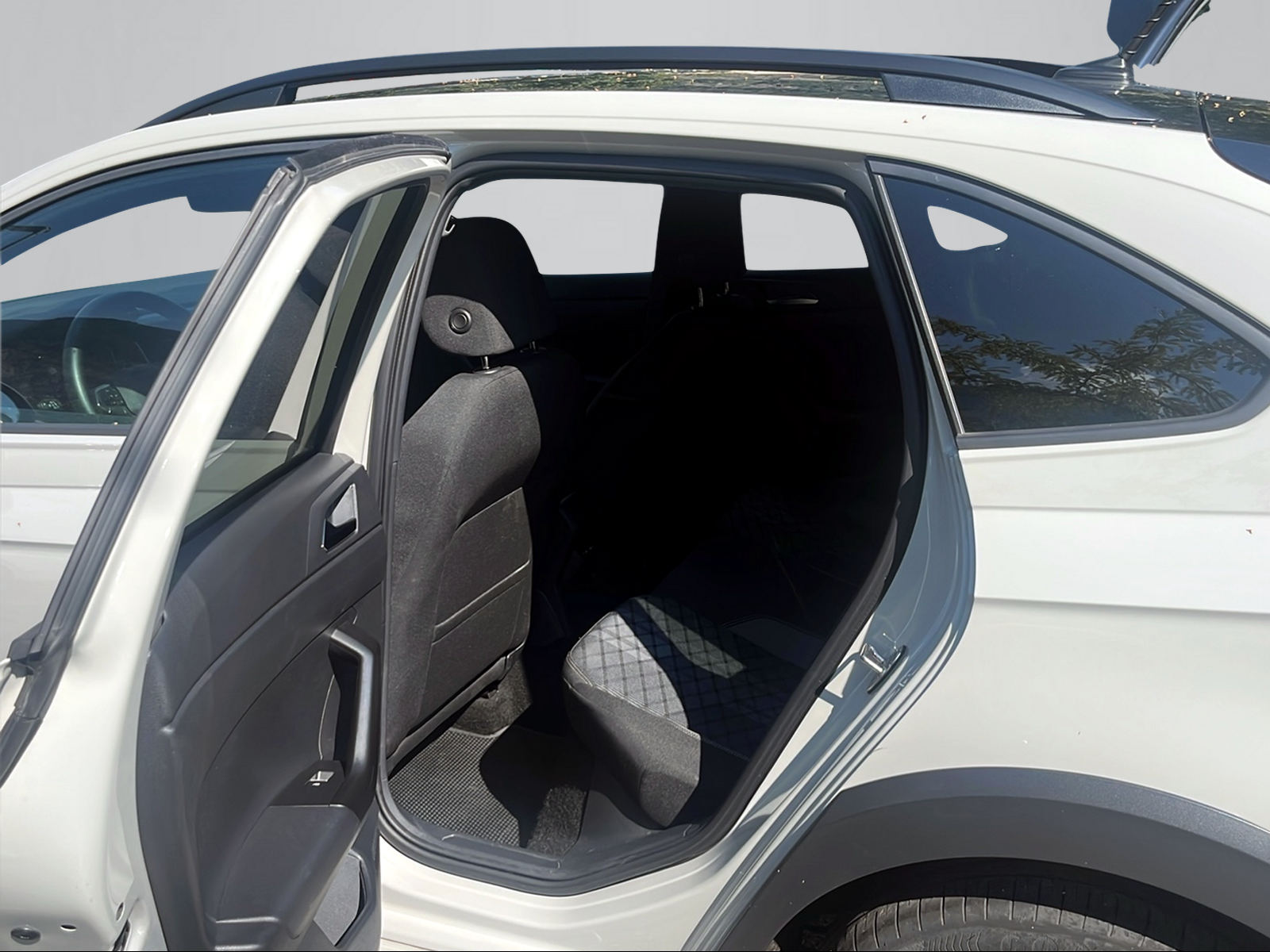 VW Taigo 1.0 TSI R-Line DSG-image-11