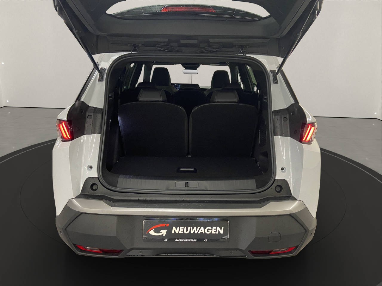 PEUGEOT 5008 1.2 Hybrid Allure Premium DEMO-image-12