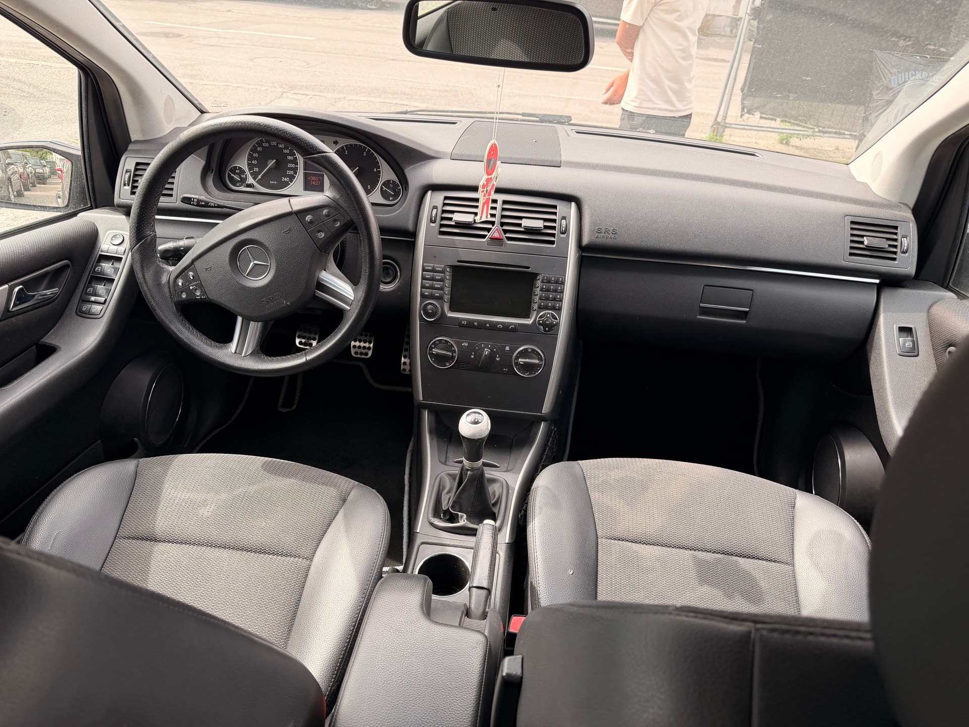 MERCEDES-BENZ B 200 CDI-image-3