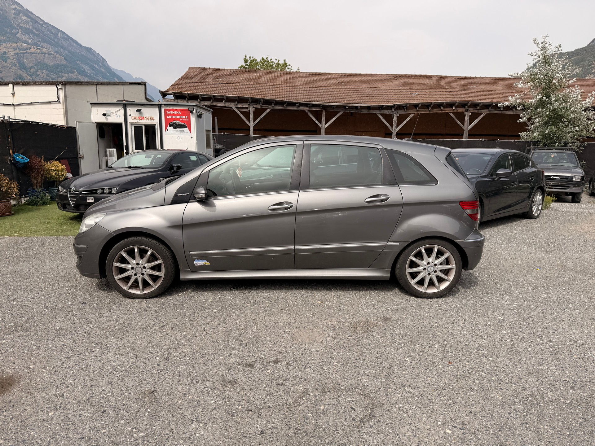 MERCEDES-BENZ B 200 CDI-image-2