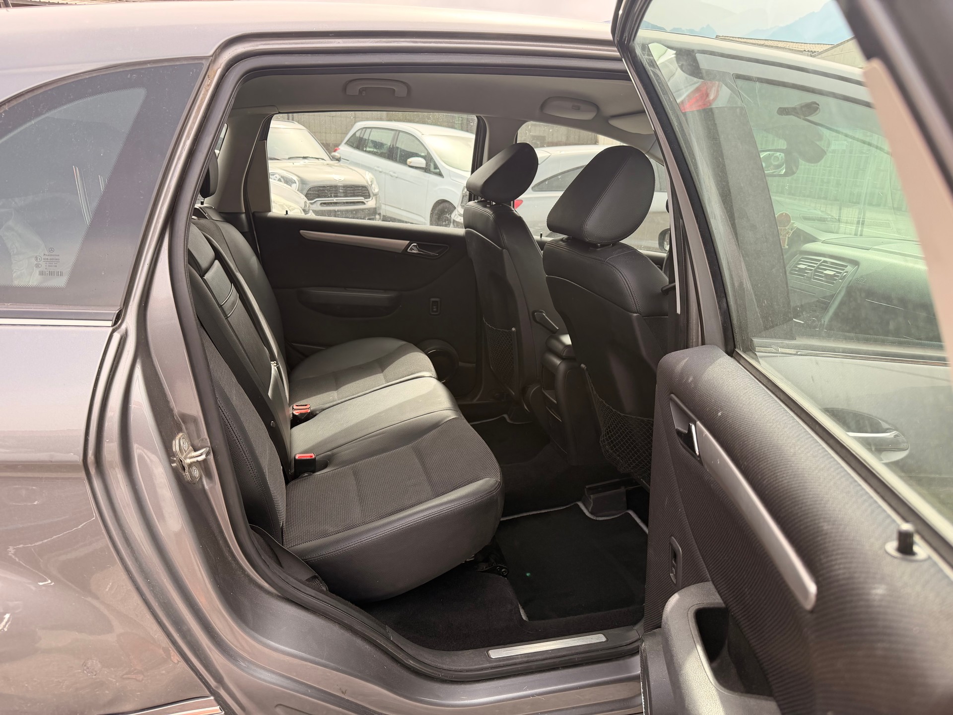 MERCEDES-BENZ B 200 CDI-image-6