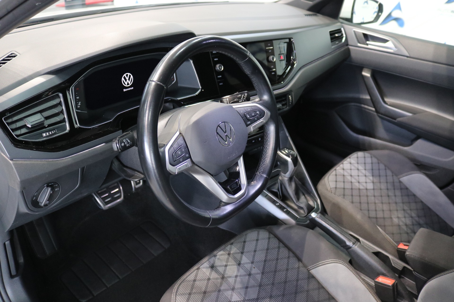 VW Polo 1.0 TSI R-Line DSG-image-32