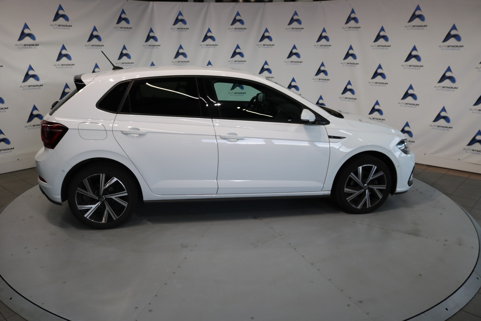 VW Polo 1.0 TSI R-Line DSG-image-24