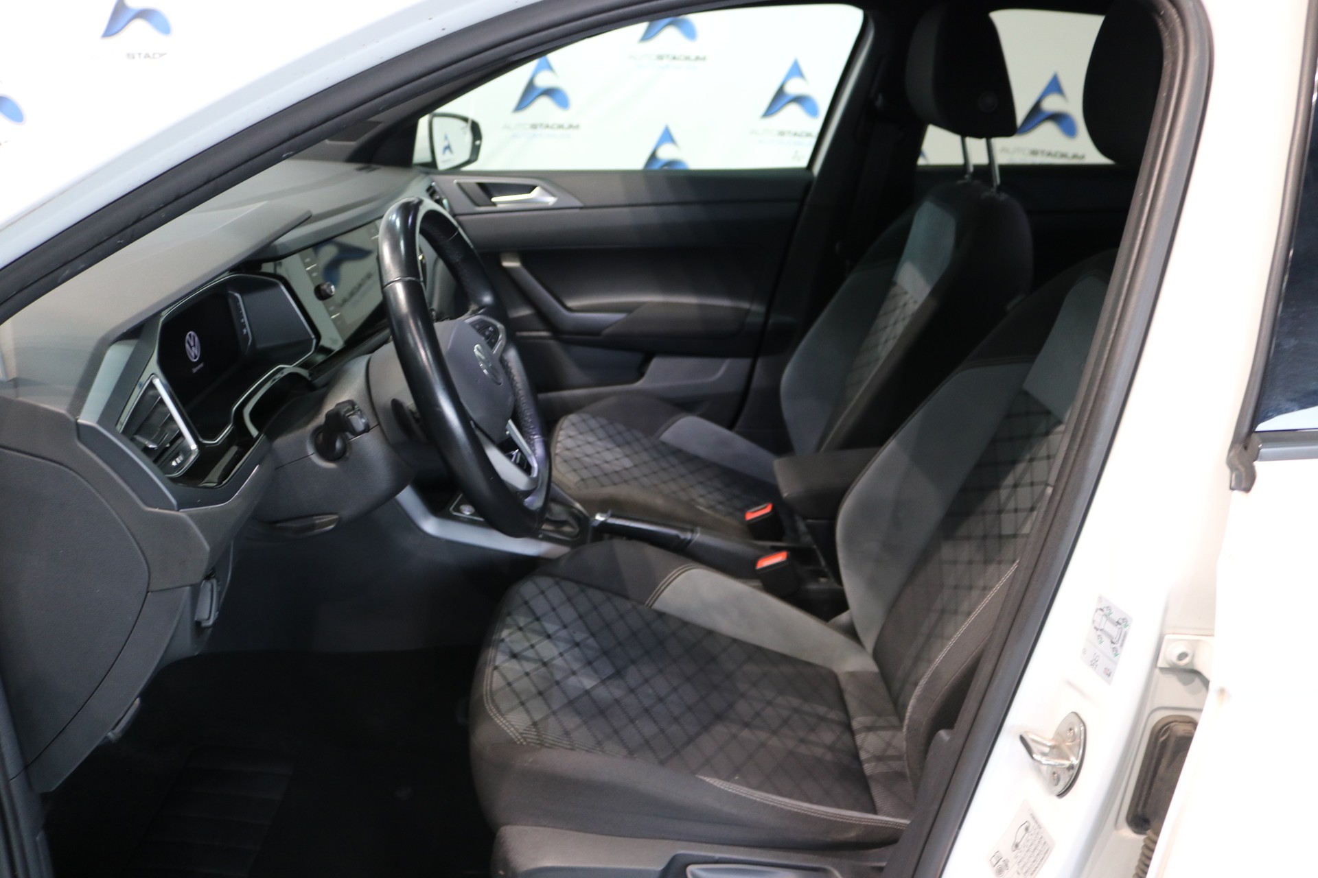 VW Polo 1.0 TSI R-Line DSG-showroom-element-2