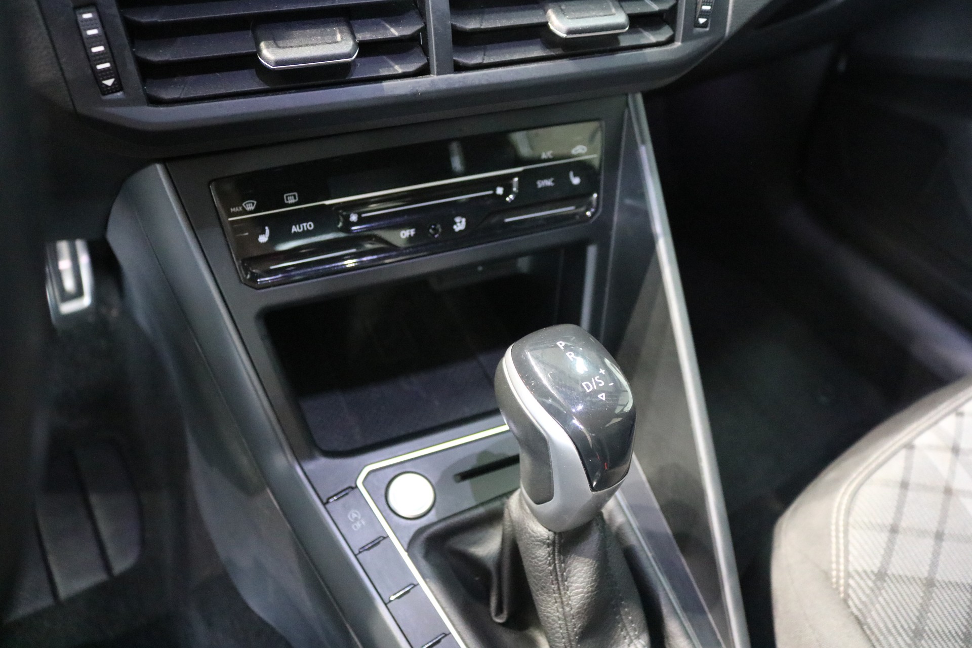 VW Polo 1.0 TSI R-Line DSG-image-34