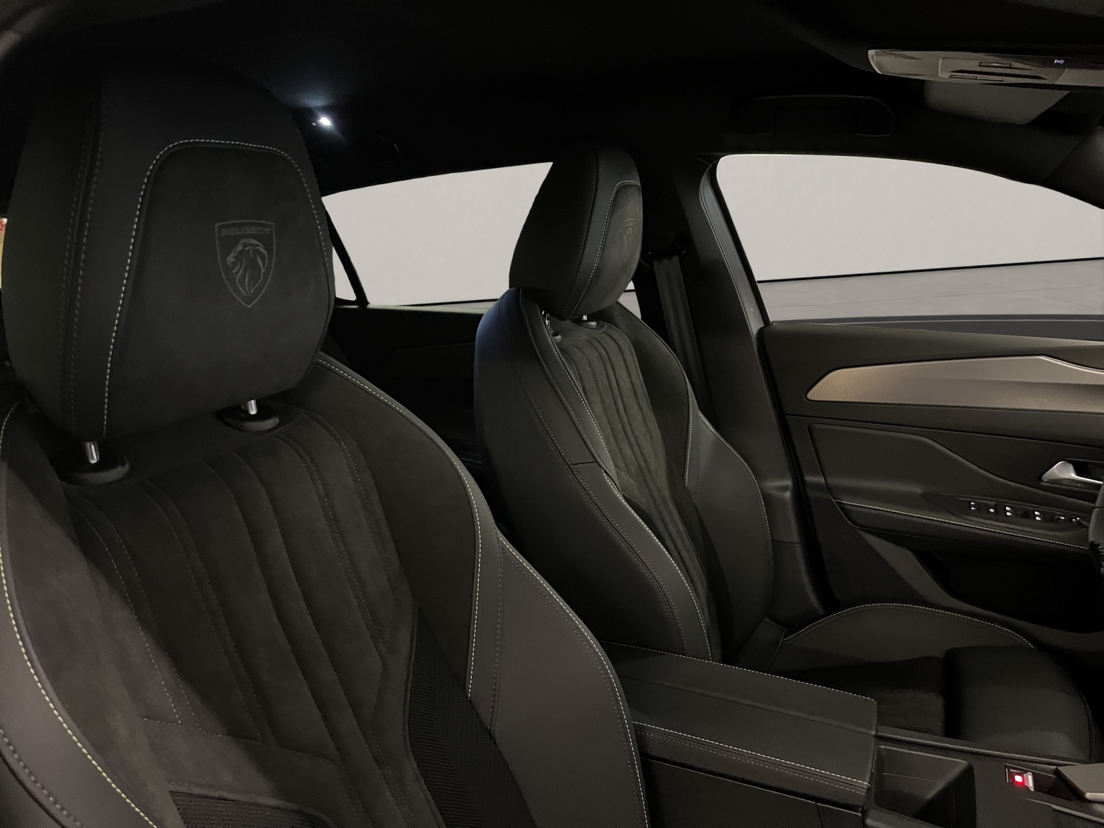 PEUGEOT 308 1.2 Hybrid GT-image-14