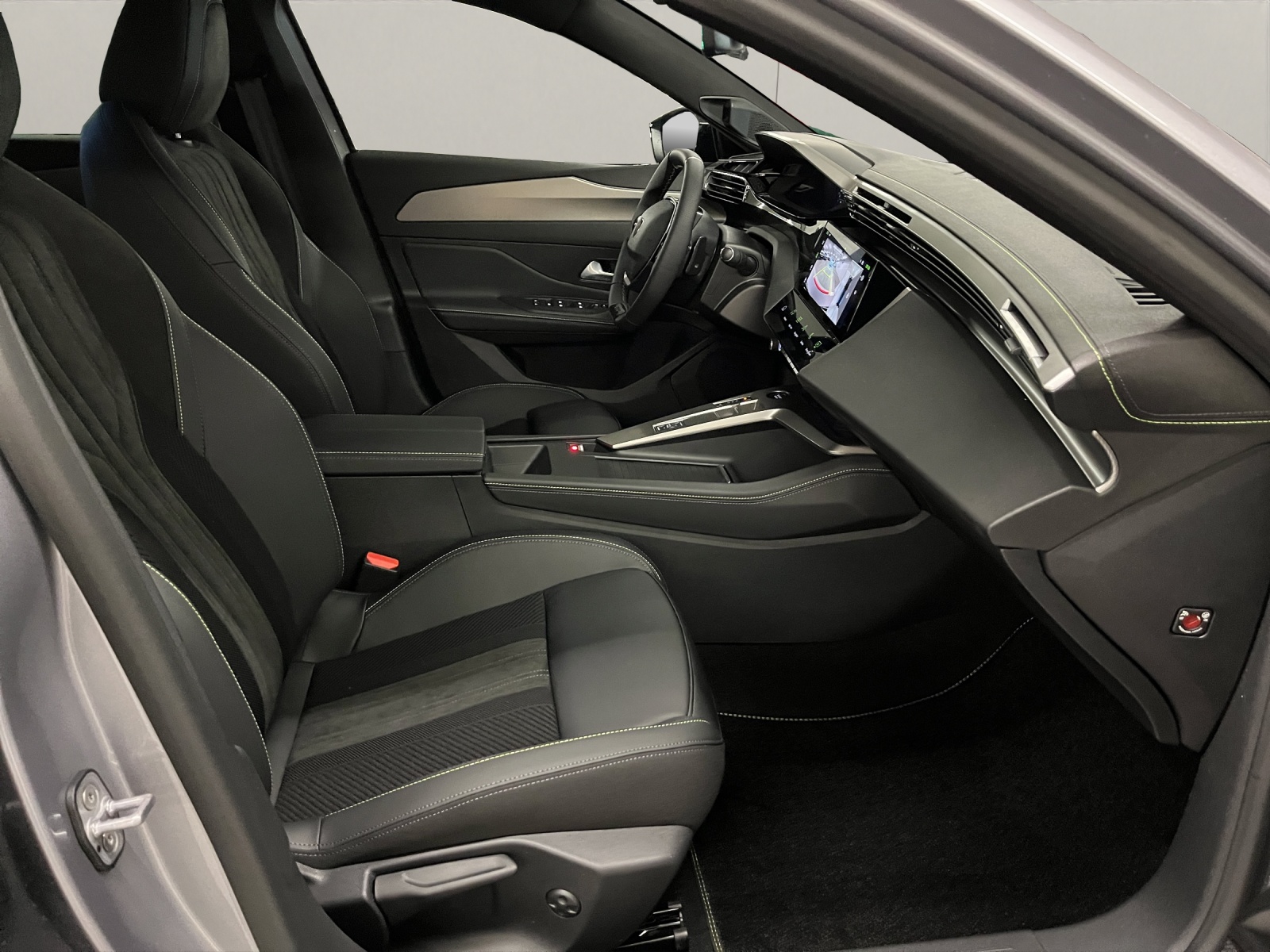 PEUGEOT 308 1.2 Hybrid GT-image-12