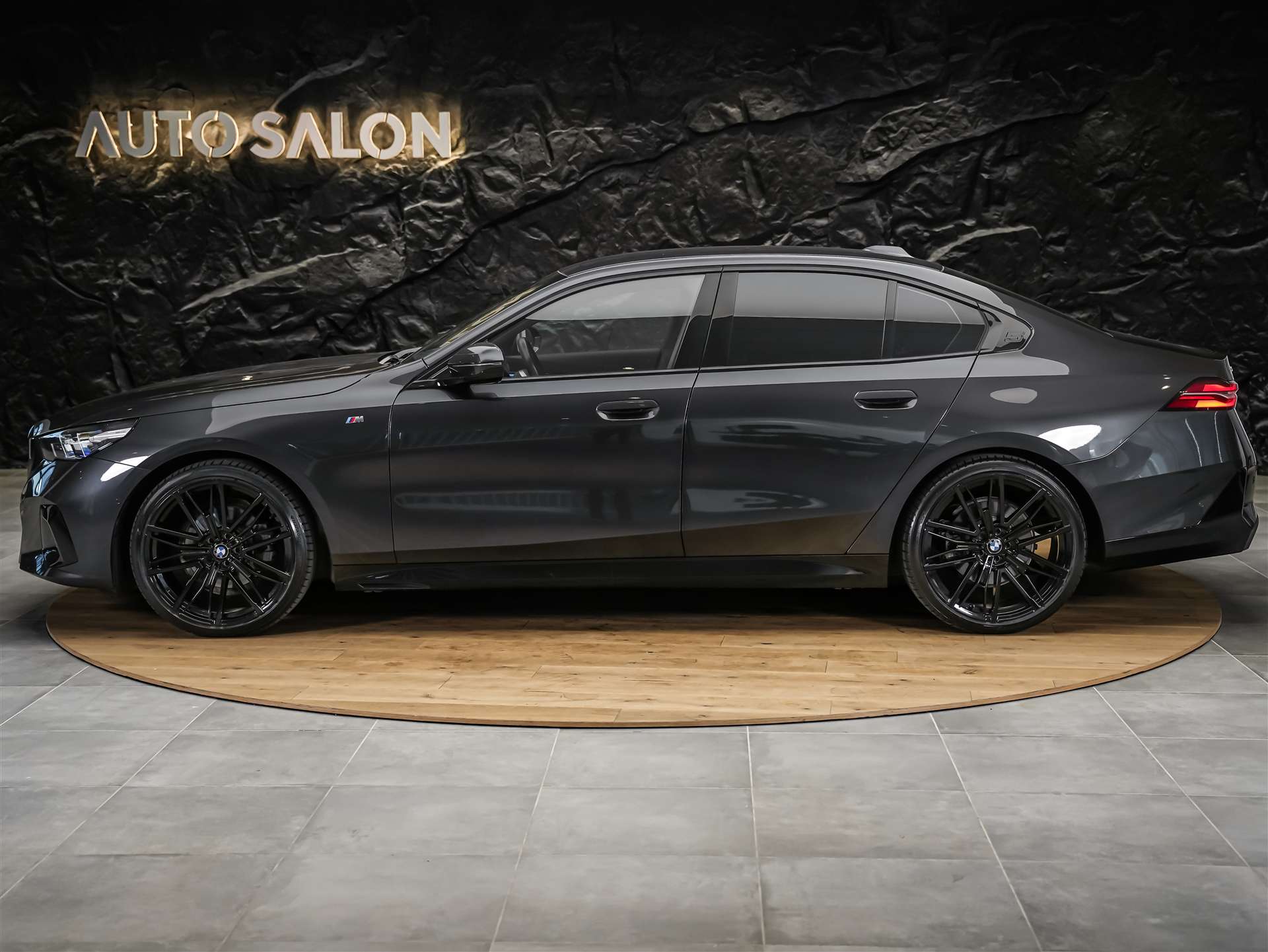 BMW 520d xDrive M Sport Steptronic *Werksgarantie*21" Felgen*Sitzlüftung*Harman/Kardon*-image-1