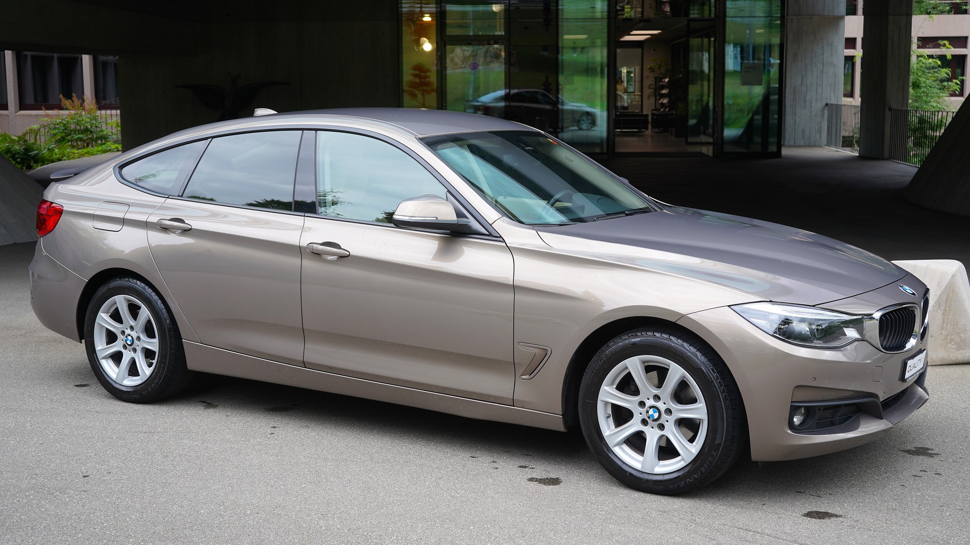 BMW 320d GT xDrive Luxury Line Steptronic-image-0