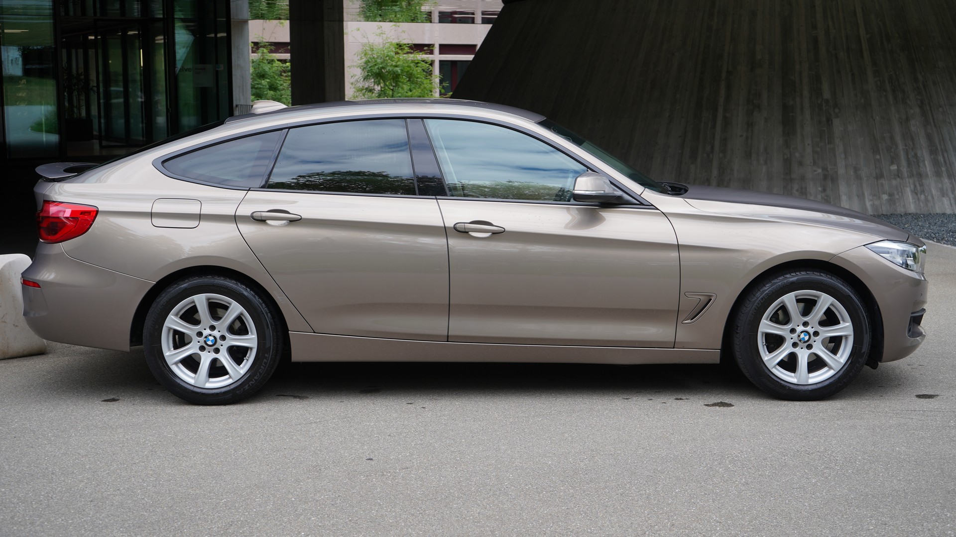 BMW 320d GT xDrive Luxury Line Steptronic-image-3