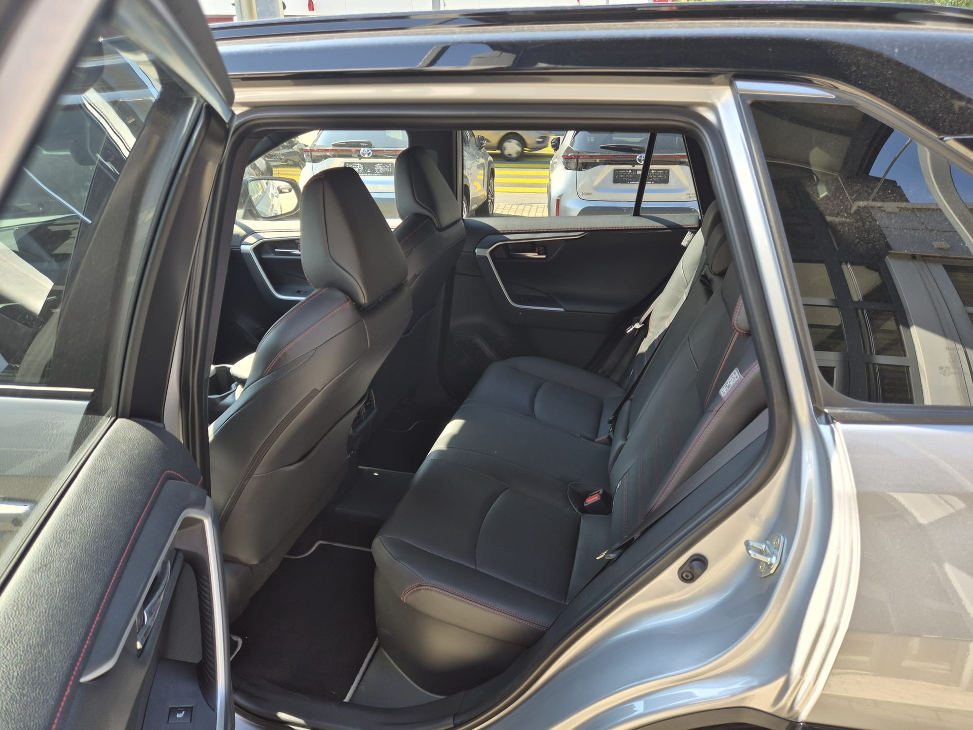 TOYOTA RAV-4 2.5 PHEV Platinum e-CVT 4WD-image-6