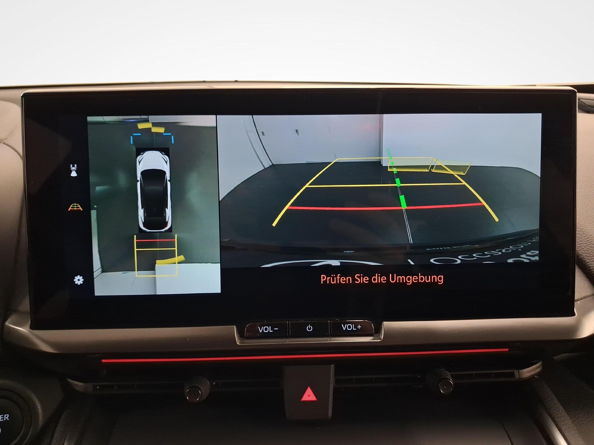TOYOTA C-HR 2.0 PHEV GR Sport Premiere-image-13