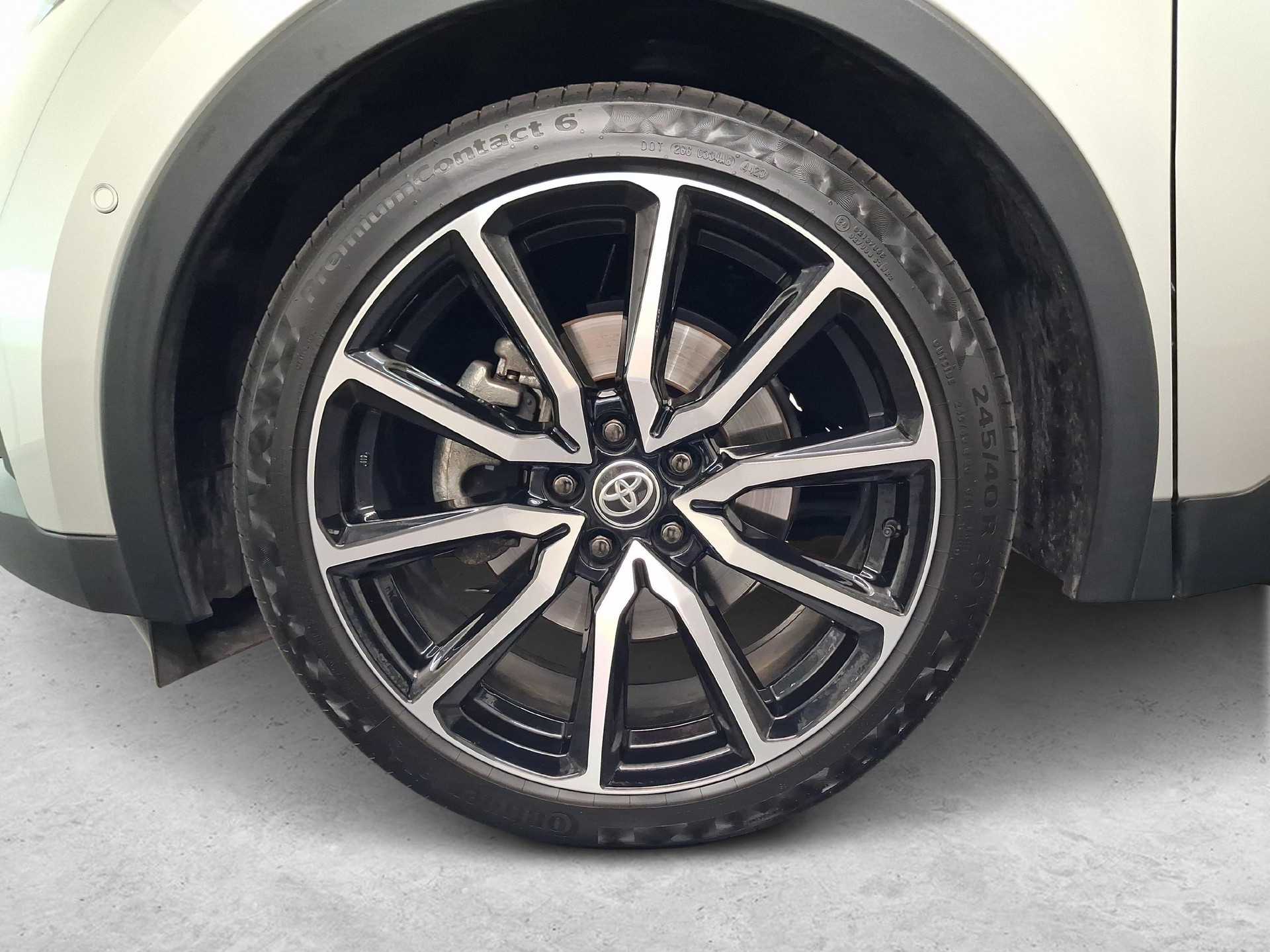 TOYOTA C-HR 2.0 PHEV GR Sport Premiere-image-15