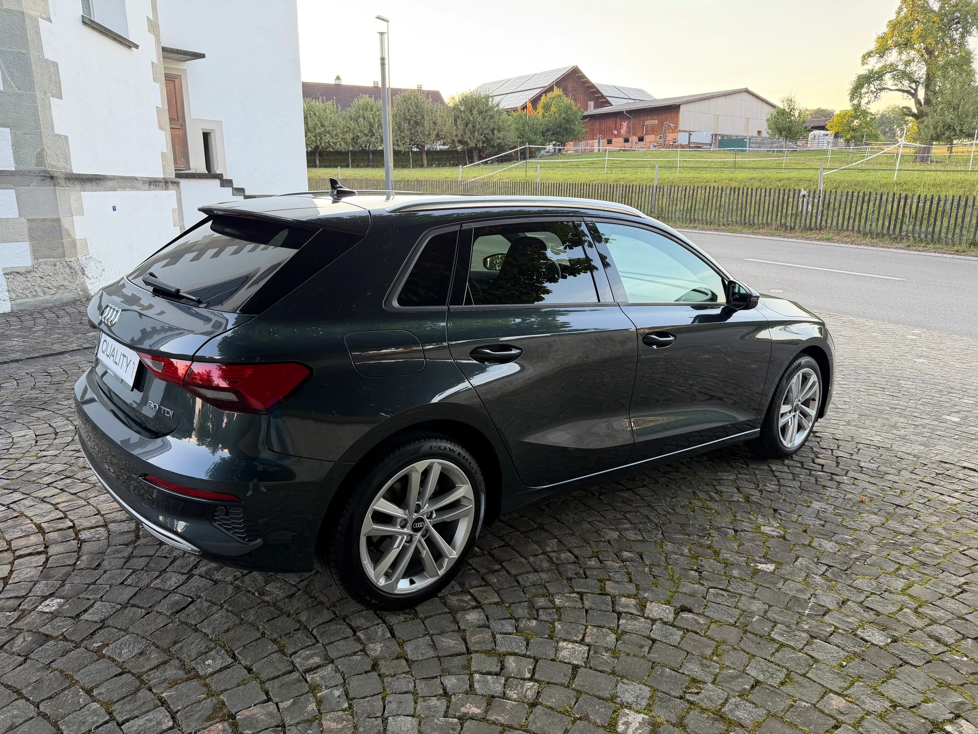 AUDI A3 Sportback 30 TDI S-tronic /Ab MFK/Service gepflegt/36 Monate Garantie/LED/Apple CarPlay /Virtuell Cockpit/Sportsitze-image-4