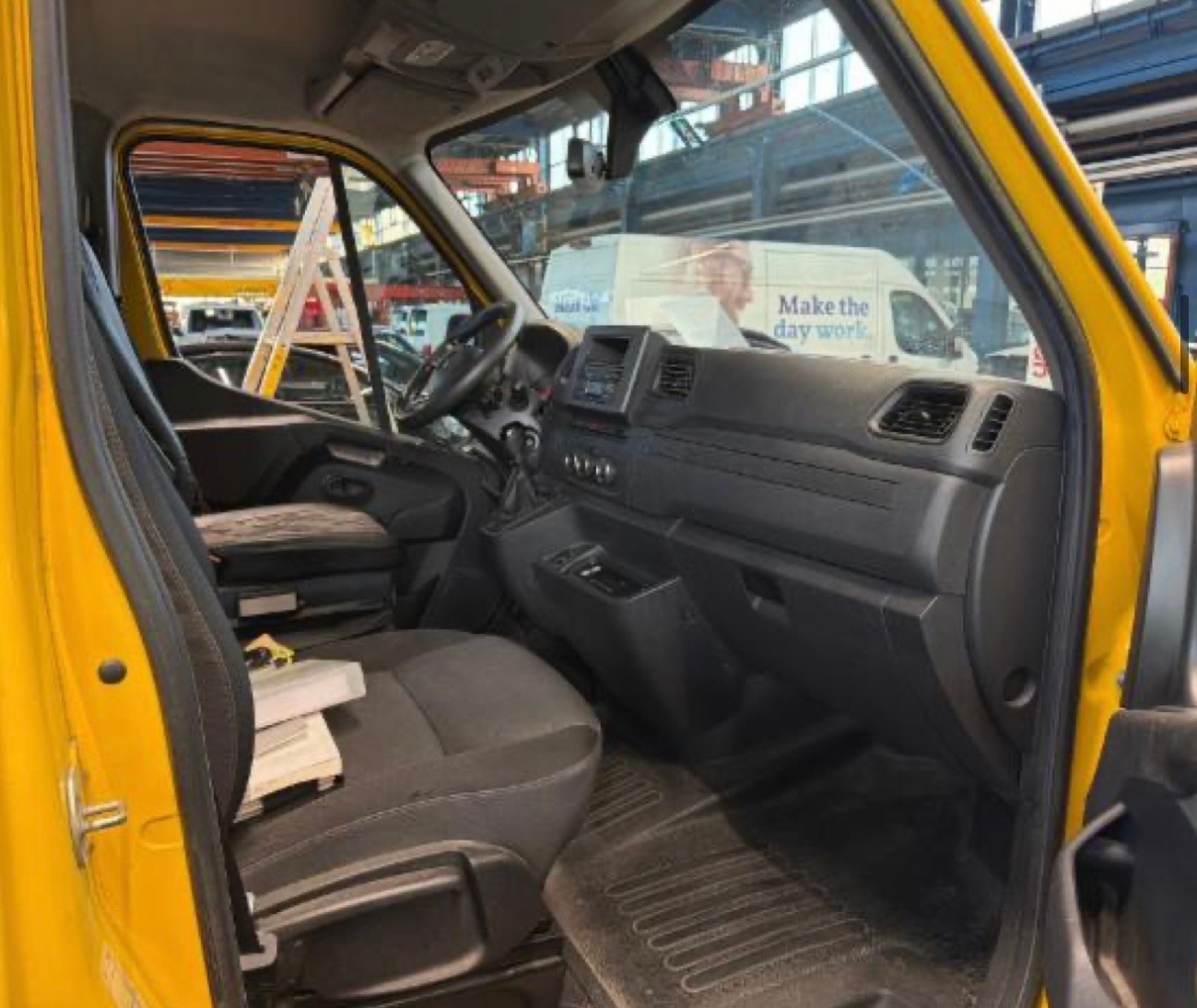 RENAULT Master P35 ENERGY 2.3dCi 145 L3H3 4x4-image-13